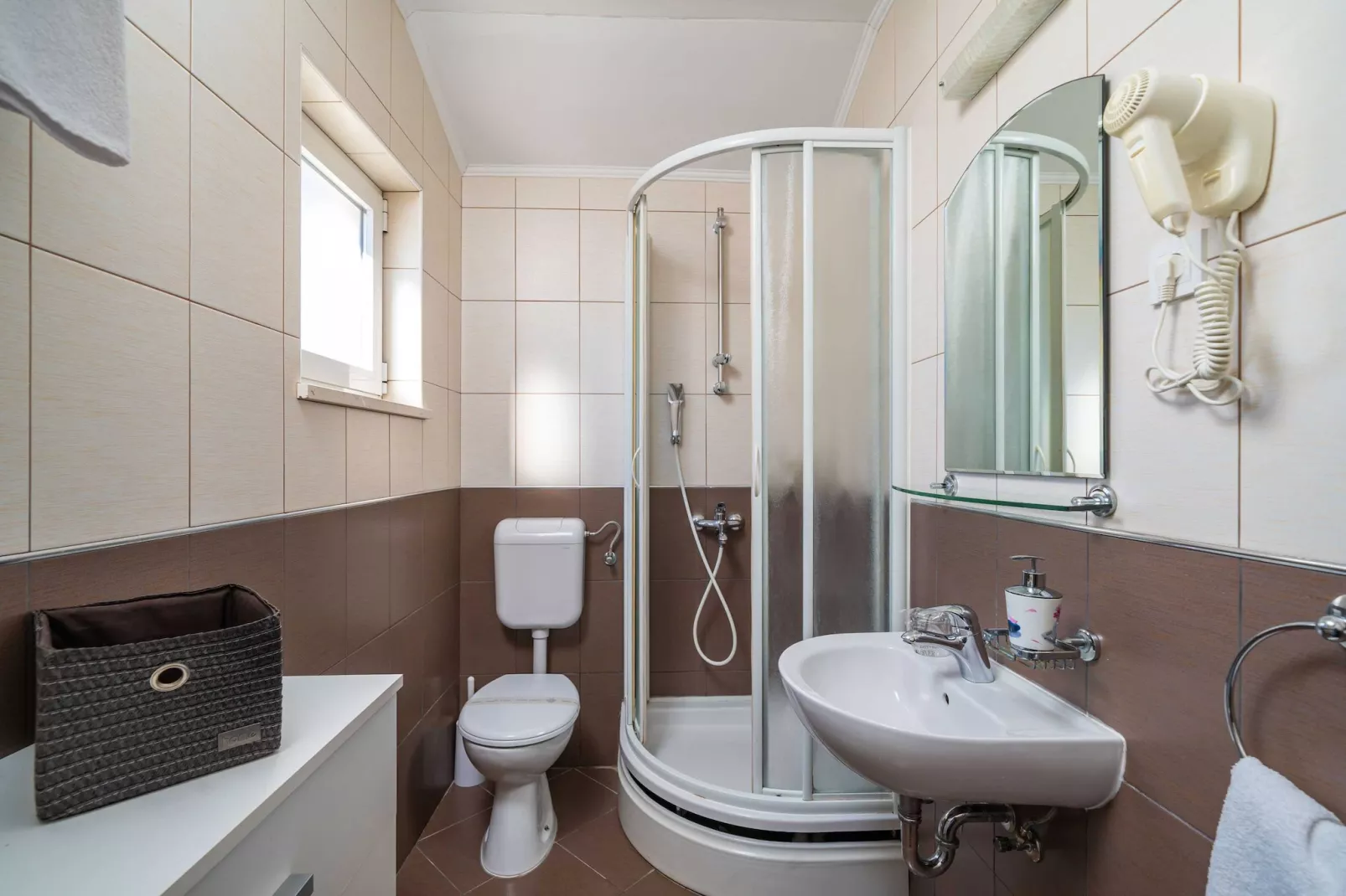 Apartments Senjo - One Bedroom Apartment with Balcony with Sea View (Apartman 1)-Badezimmer