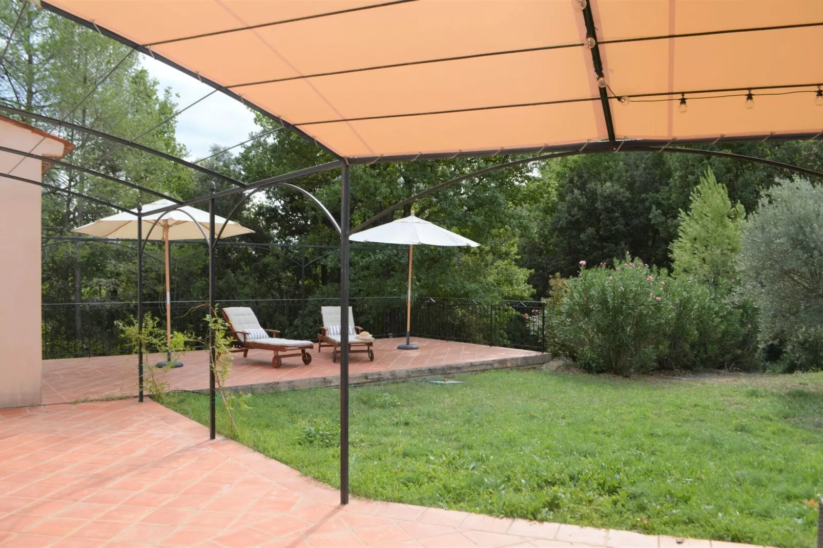 La Maison de Lisa-Gardens summer