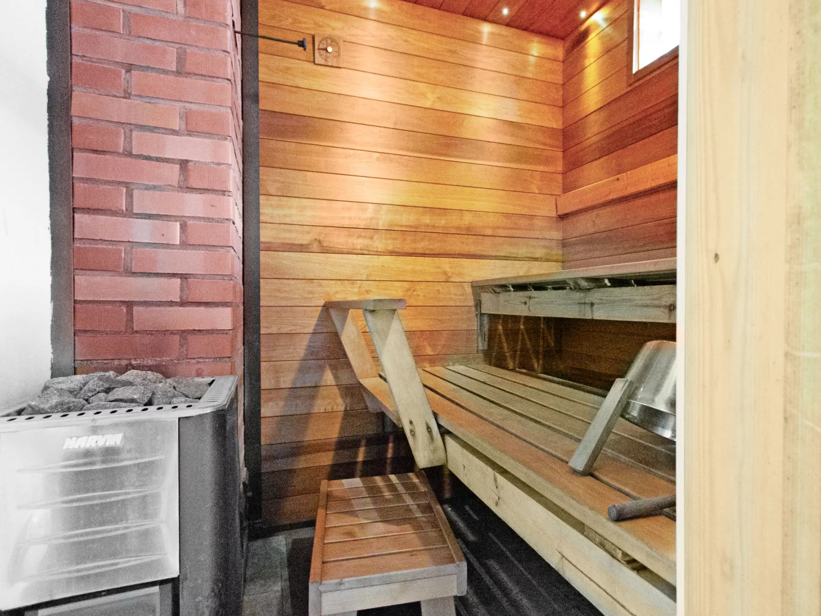 Kalliokoivu - Inside