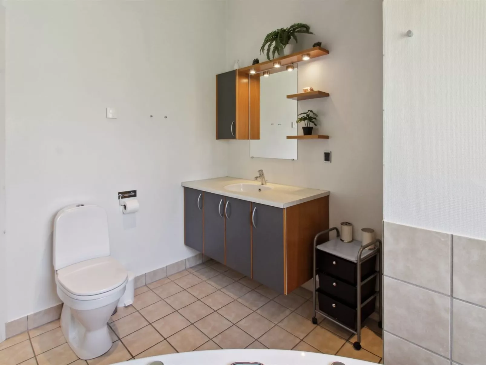 "Kiowa" - 4km from the sea-Inside