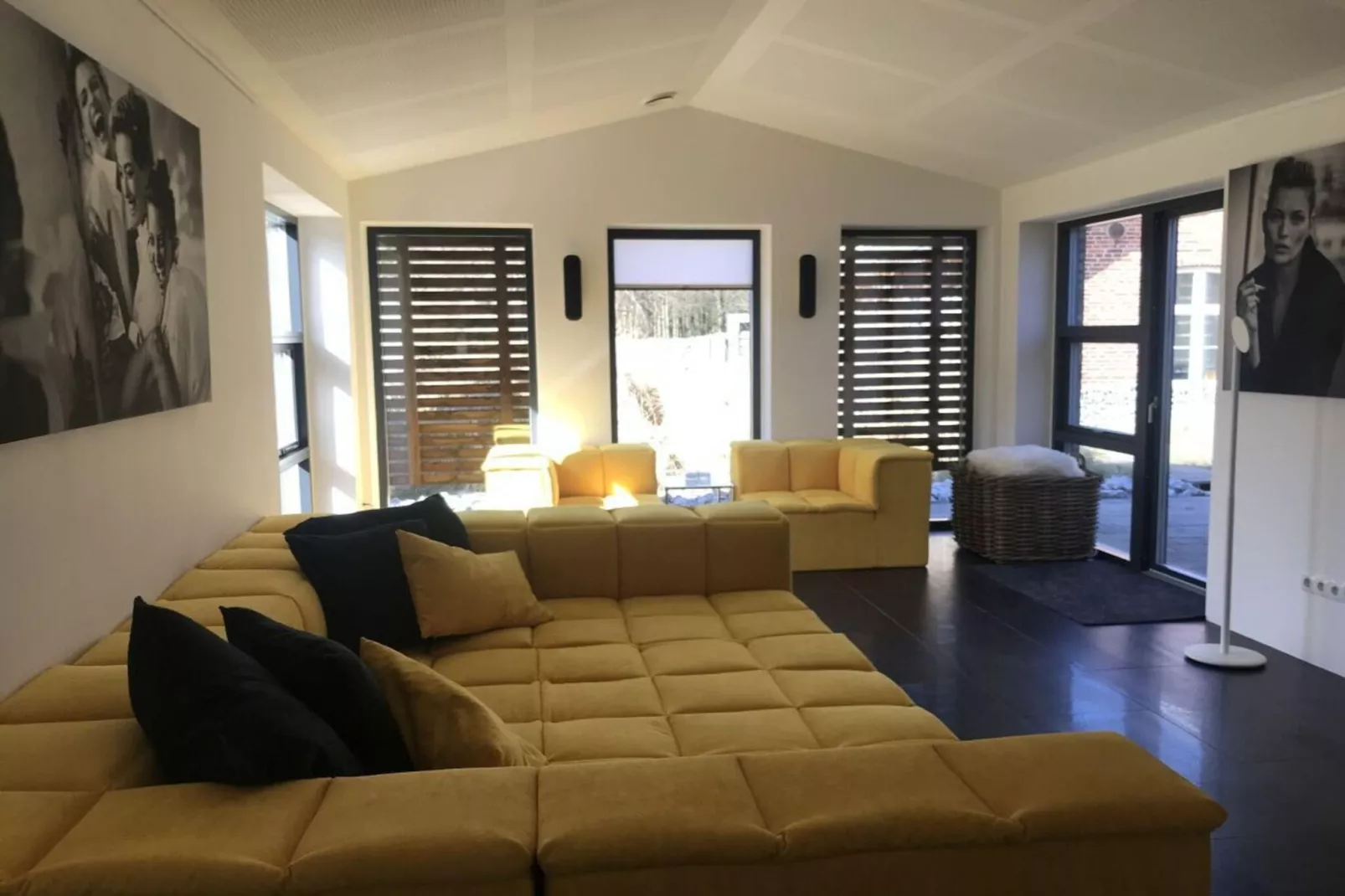 322076 - Living room