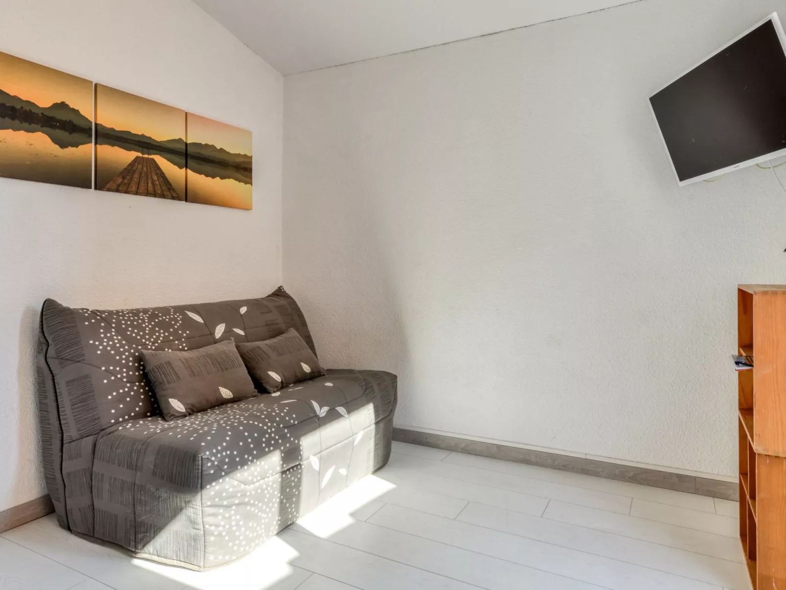 Les 4 Soleils AB-Drinnen