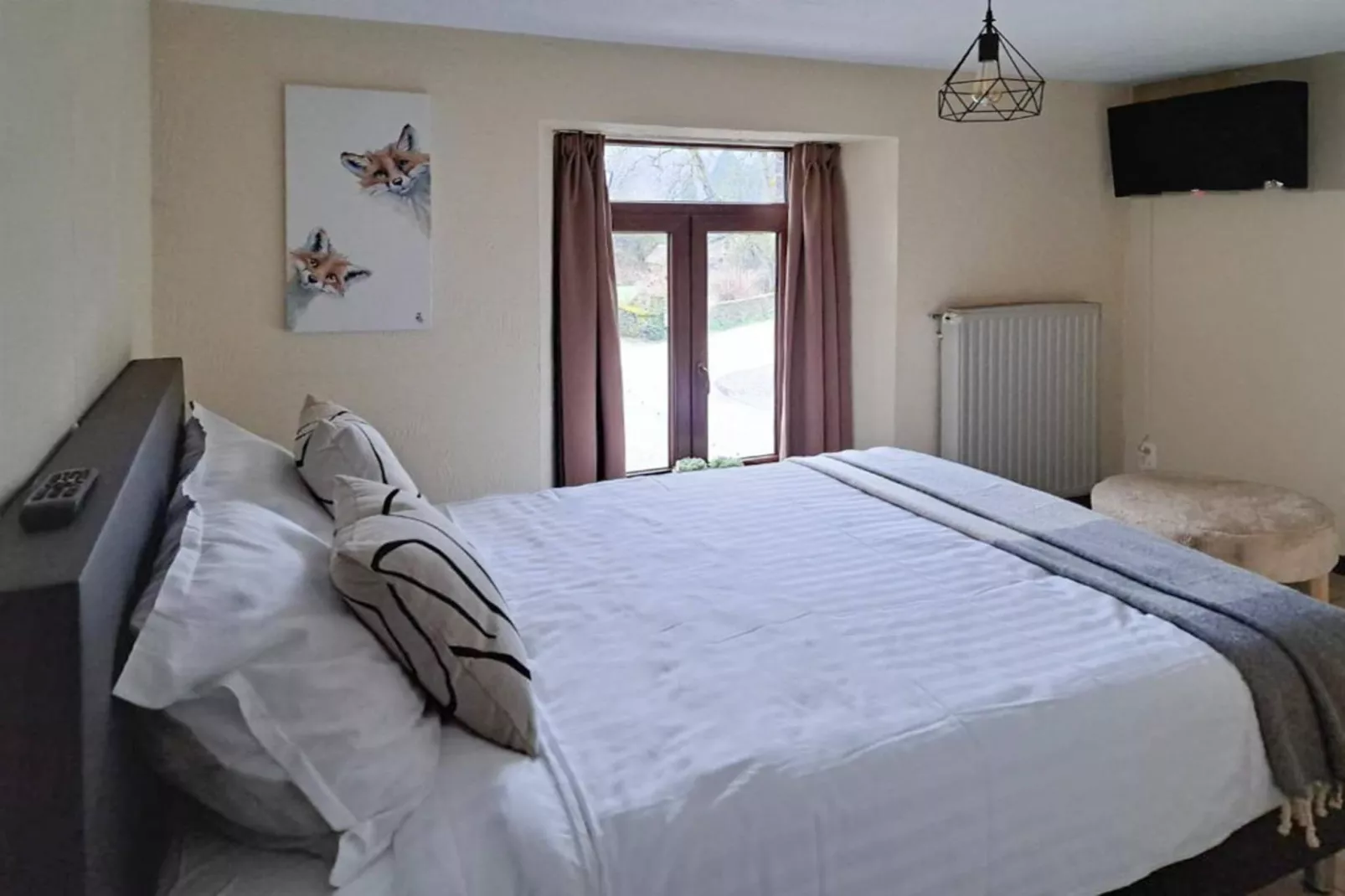 Au Coeur d'Alle - Double Room with Large Double Bed-Schlafzimmer