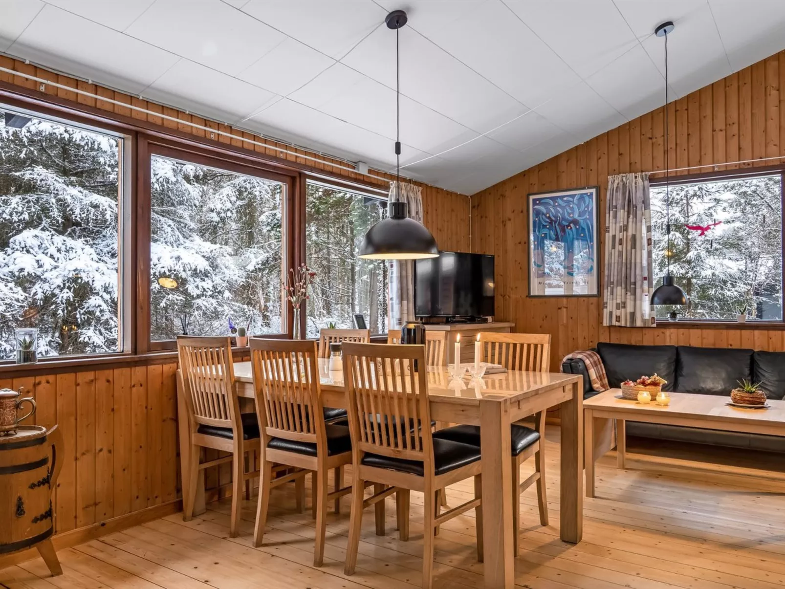 "Lökea" -  from the sea - Drinnen