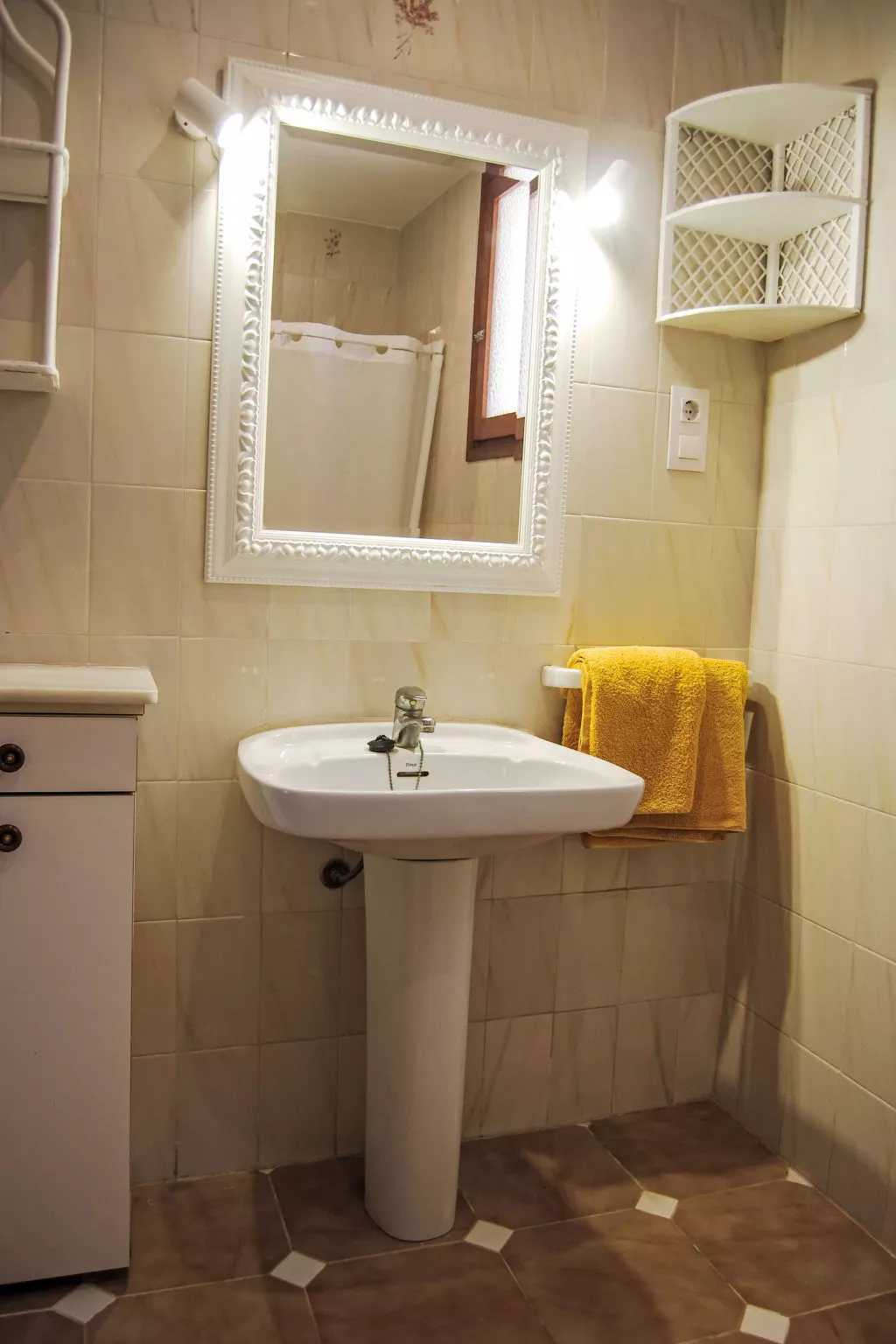 Ferienvilla, Seeblick, privater Pool und Parkplatz - Dedans