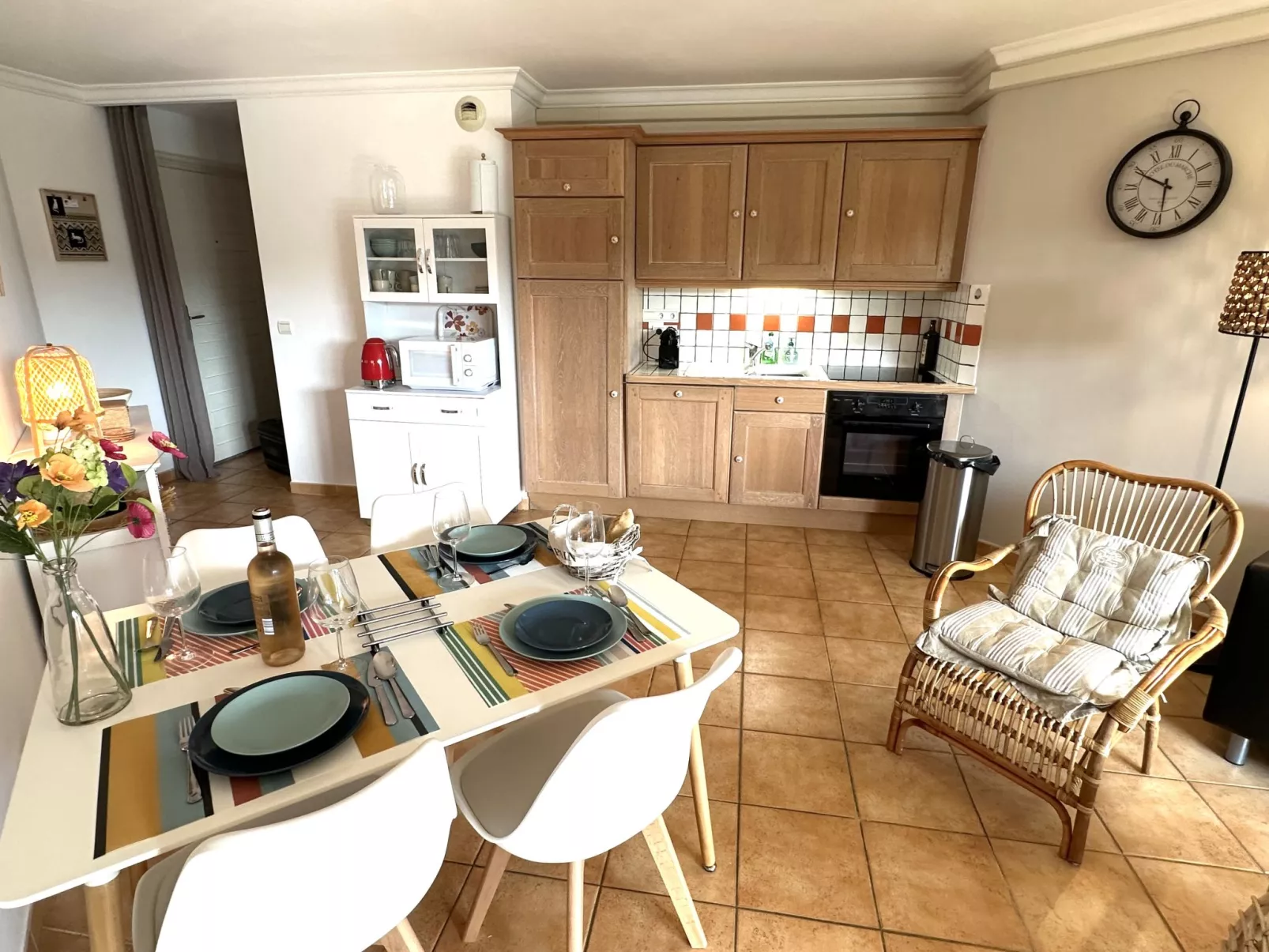 Les Pins Bleus-Drinnen