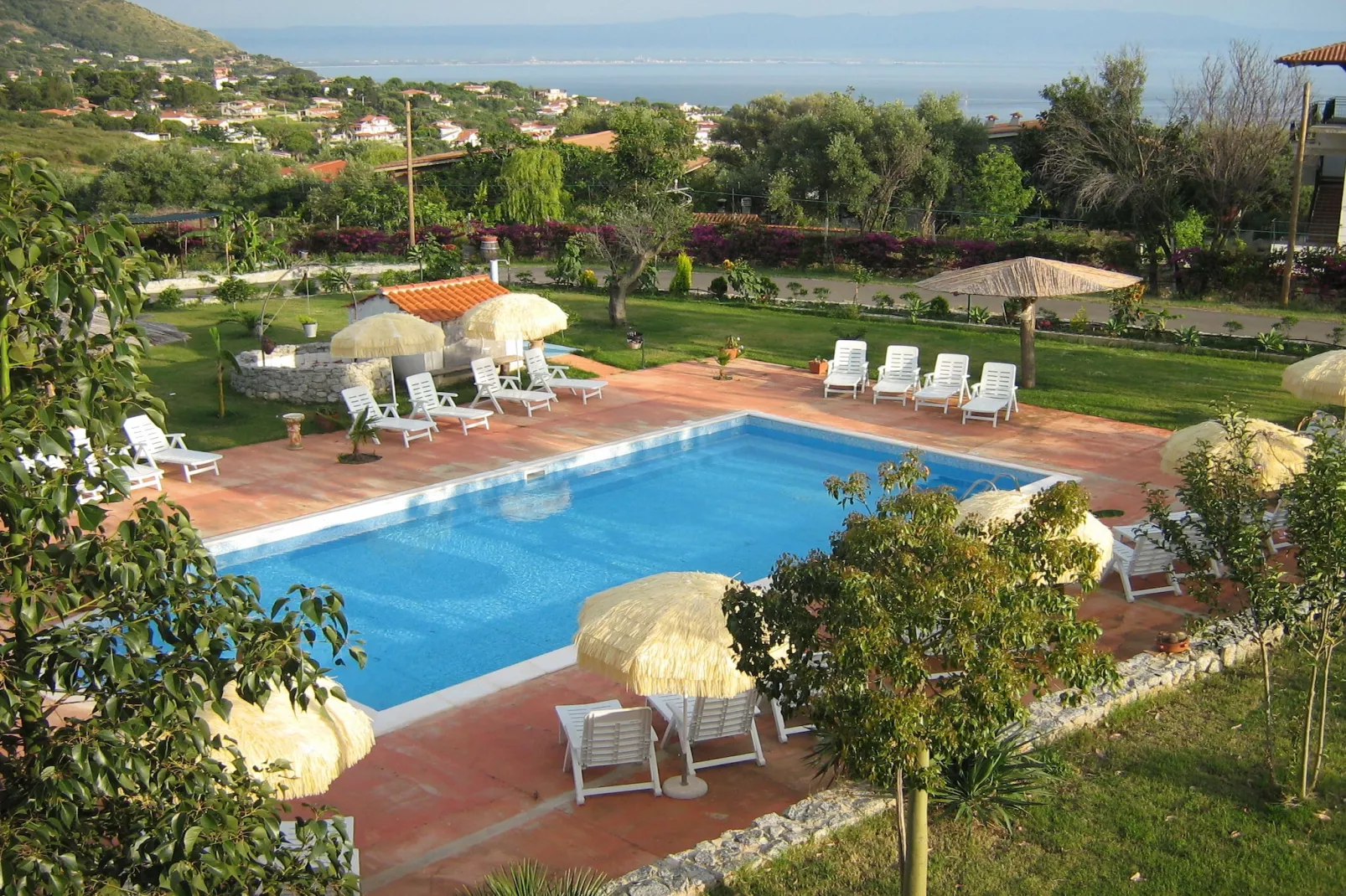 Cipolla Rossa-Swimming pool