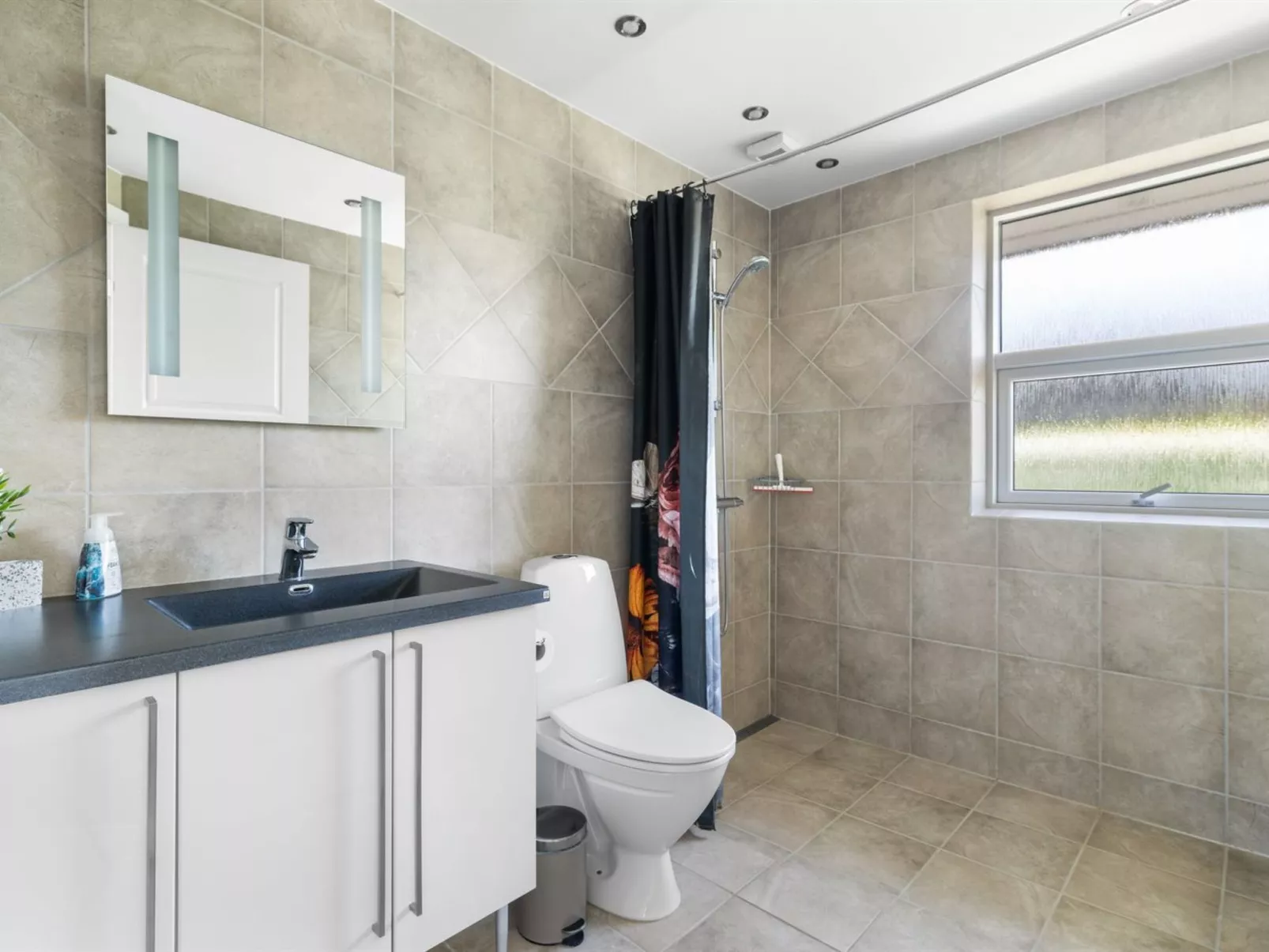 "Merrit" - 280m from the sea-Drinnen