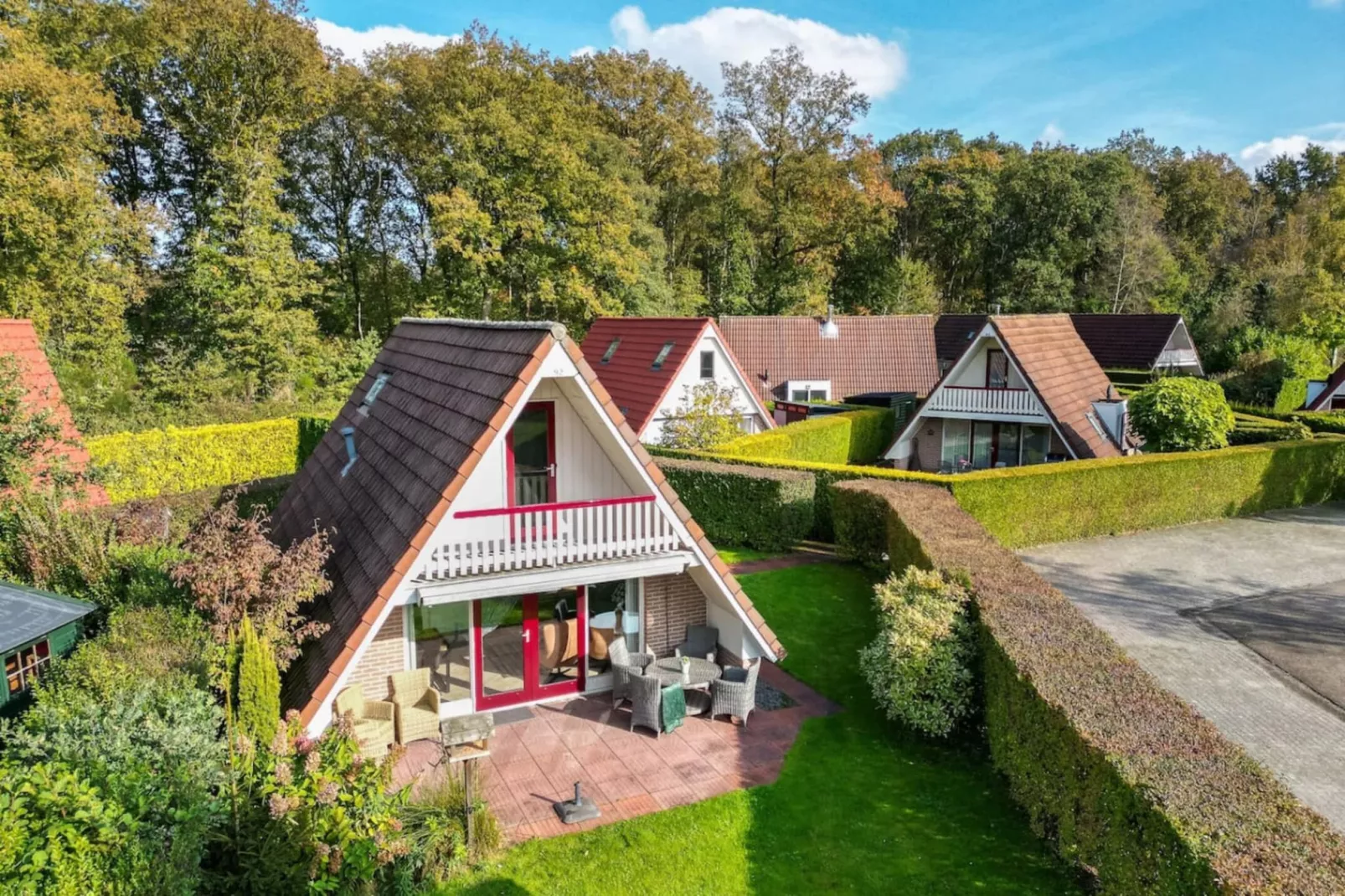 92 | Gaai | Prachtige bungalow nabij natuur-Exterior in summer