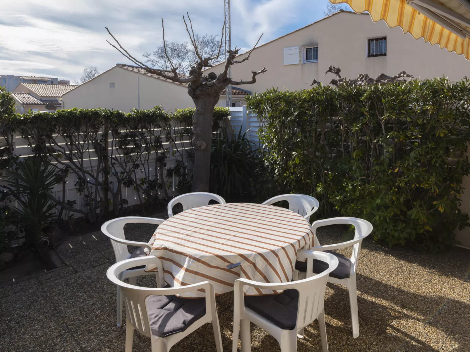 Les Ondines 2 - - Outside