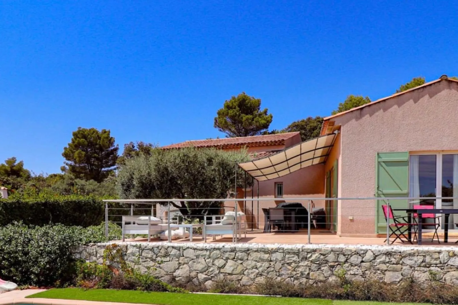 Villa Font du Roux-Exterior summer