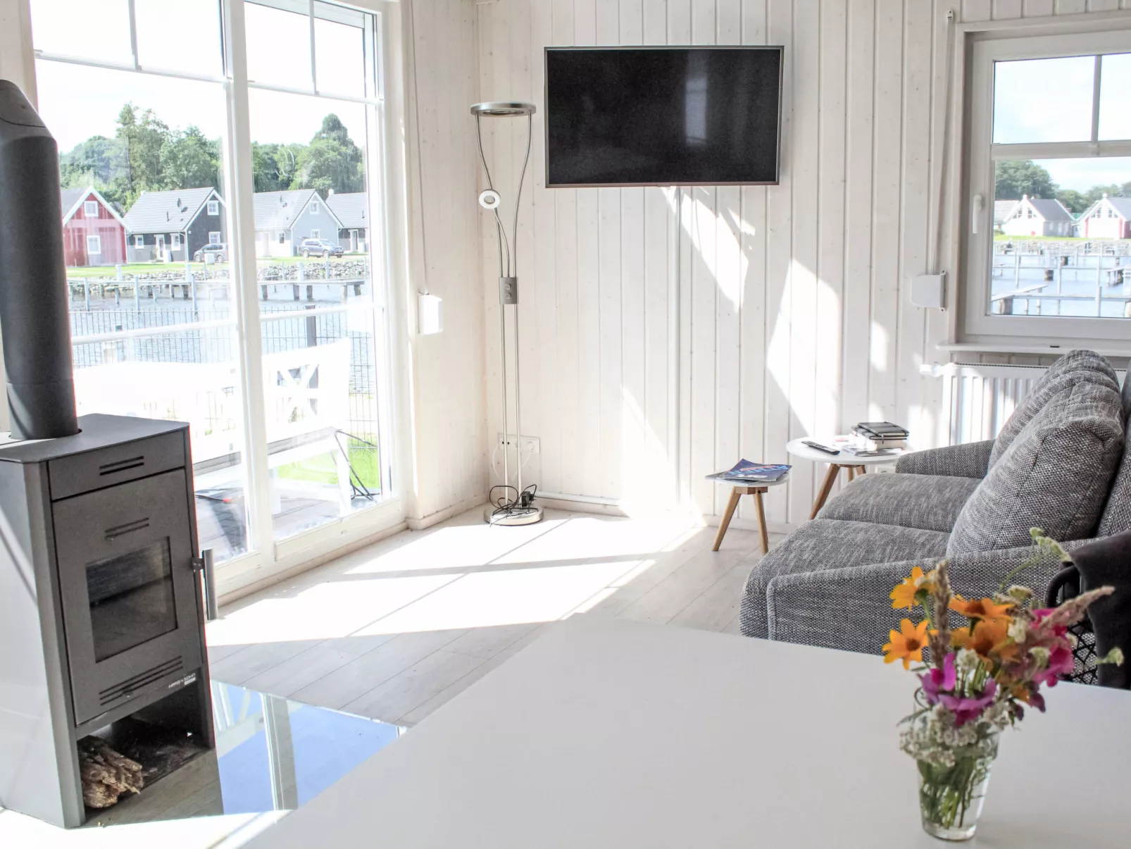 Ferienhaus am Wasser-Drinnen