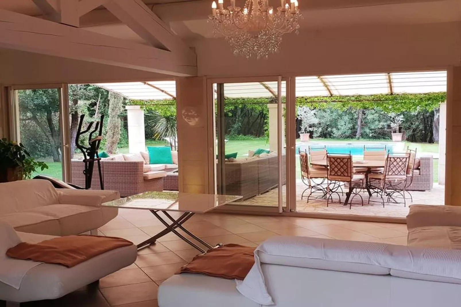 Villa cadre idyllique et reposant avec piscine-Salon