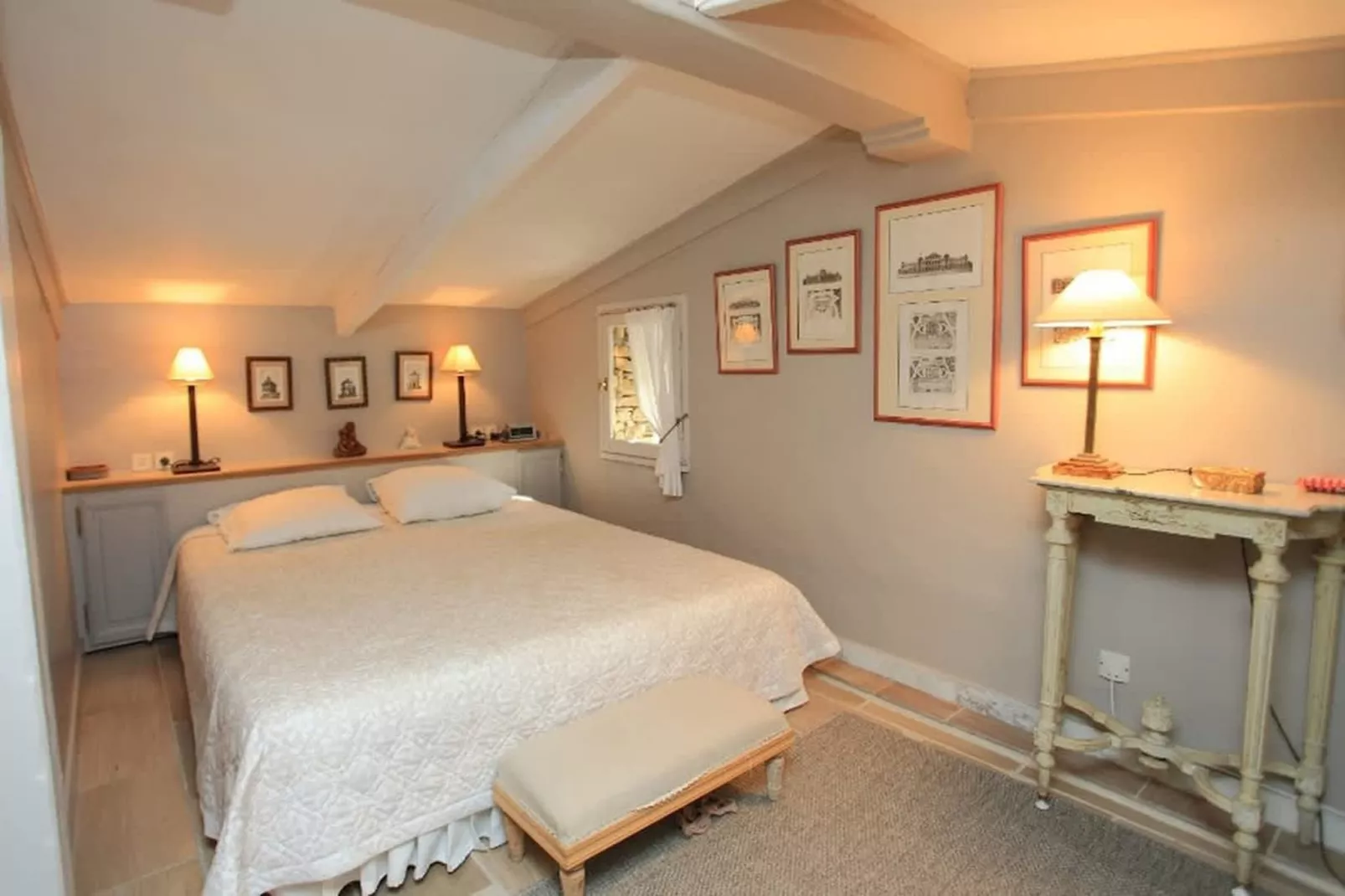 Maison authentique au coeur des garrigues Luberon-Bedroom