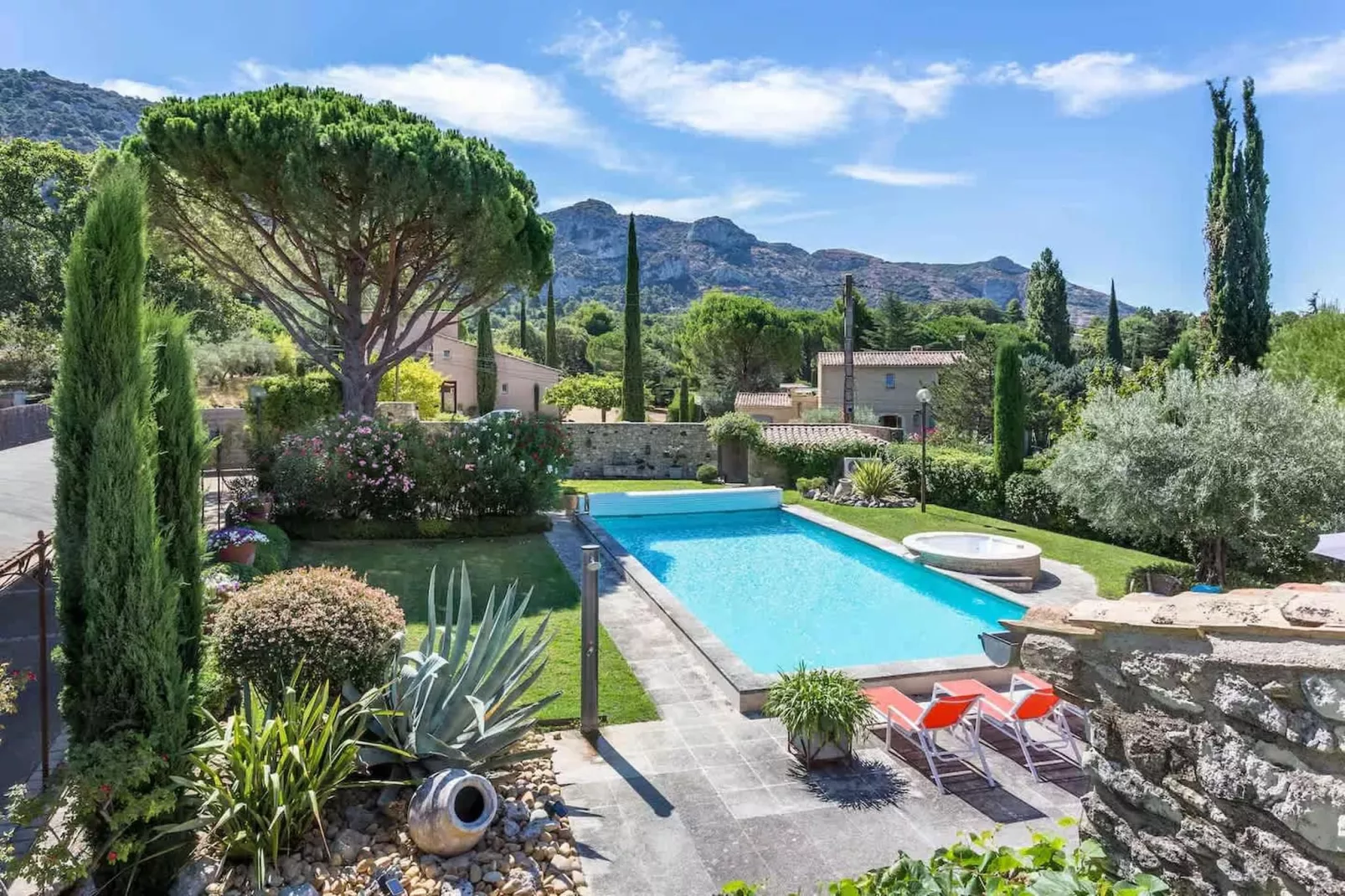 La Maison de Robion-Piscine