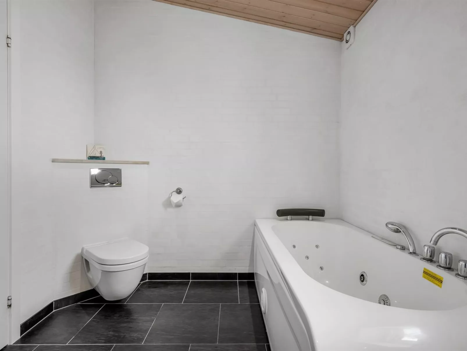 "Merit" - 3.2km from the sea-Drinnen