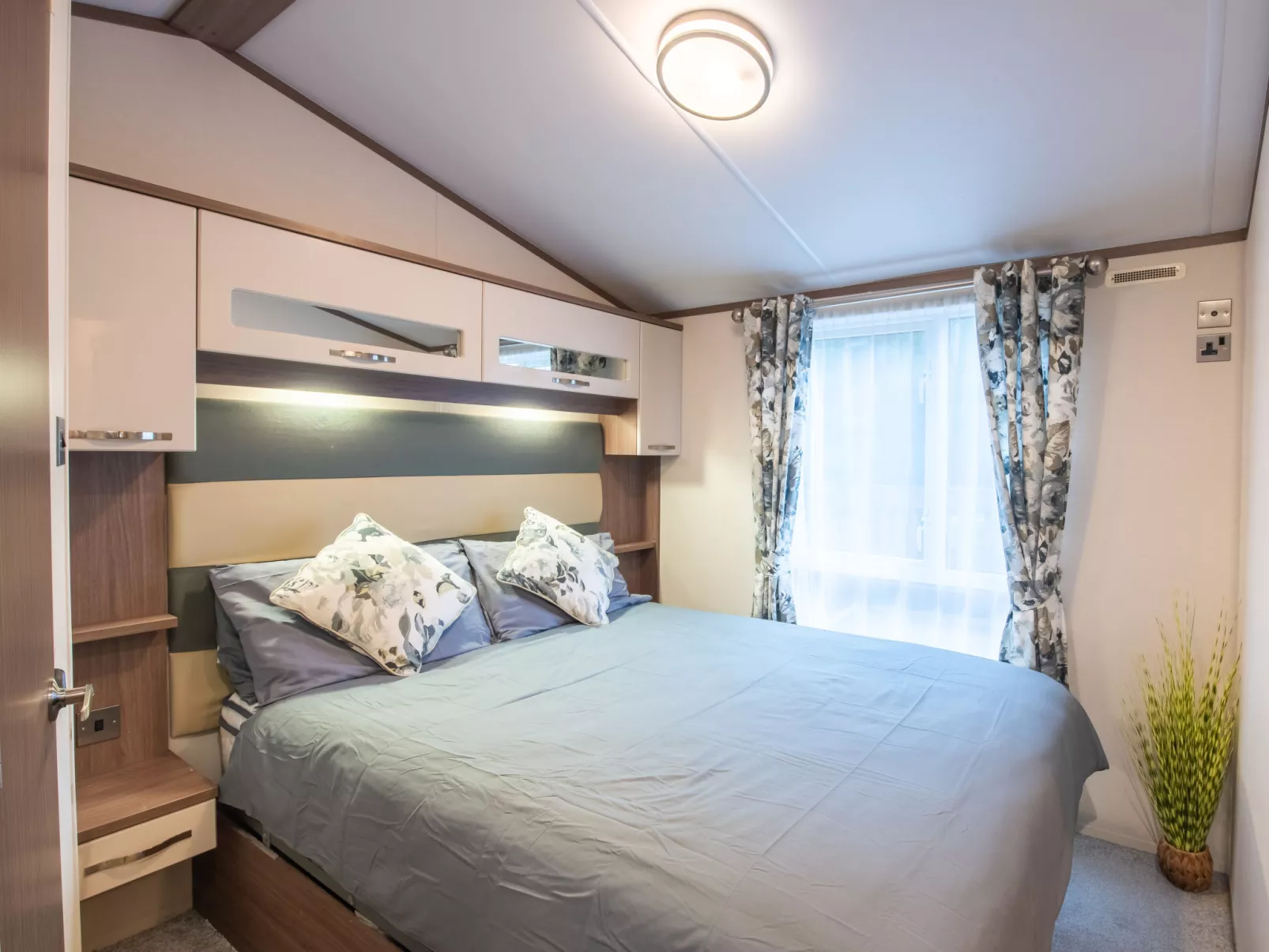 ScottishHighlands.LochNess - Inside