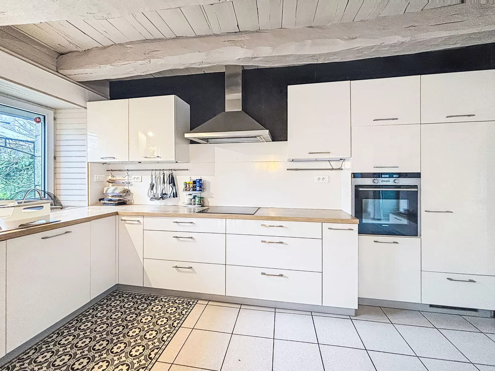 Maison du Paradis - Inside