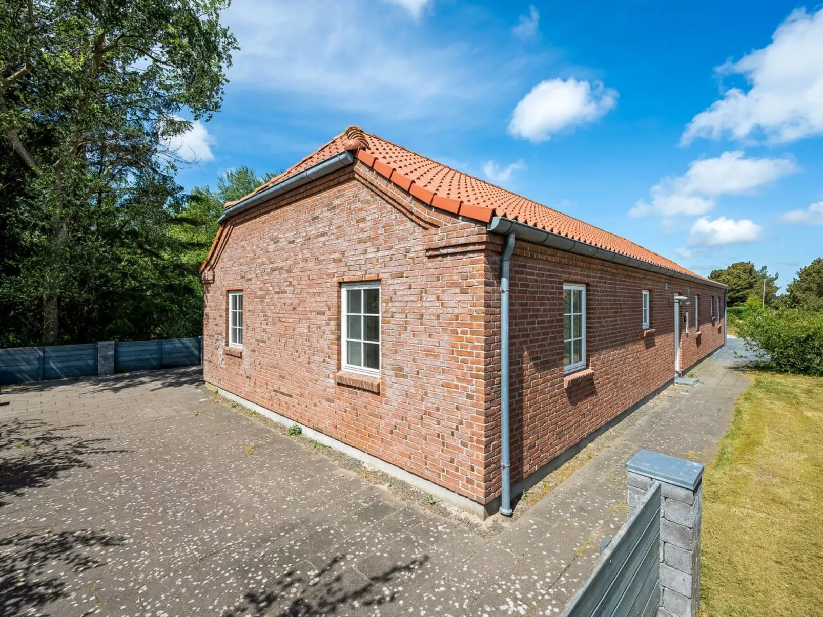 "Sod" - 3.2km from the sea - Outside