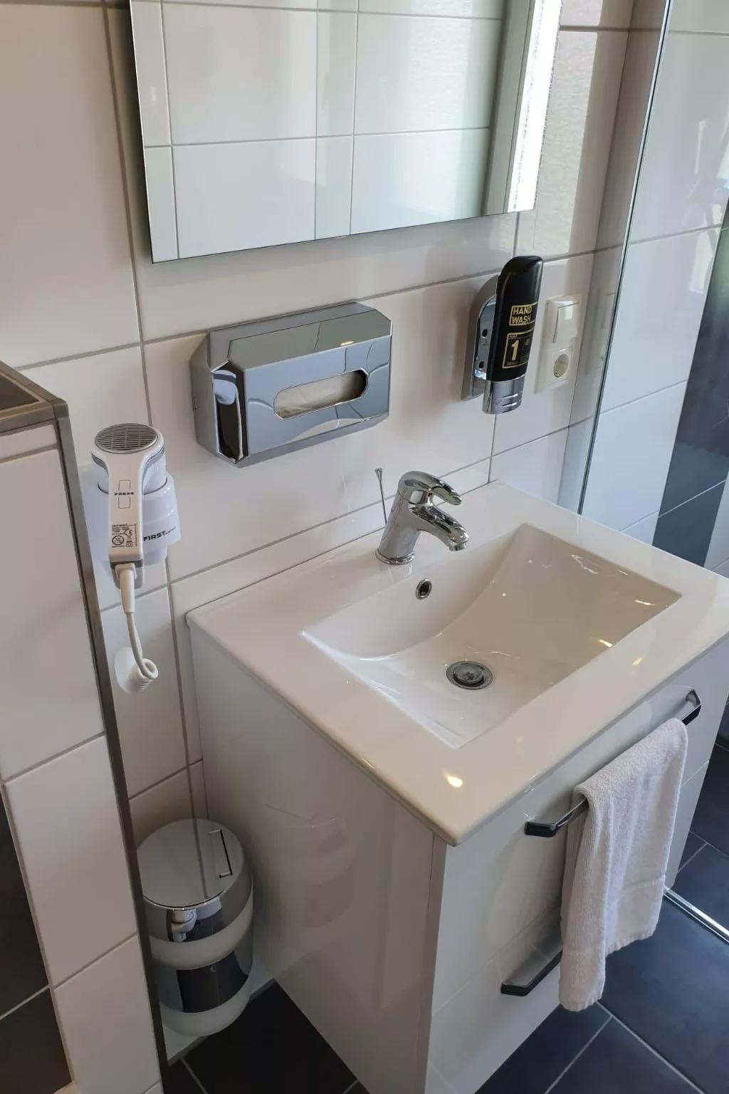 Kernsaniertes Apartment in ruhiger und zentraler Lage - Image-tags.info