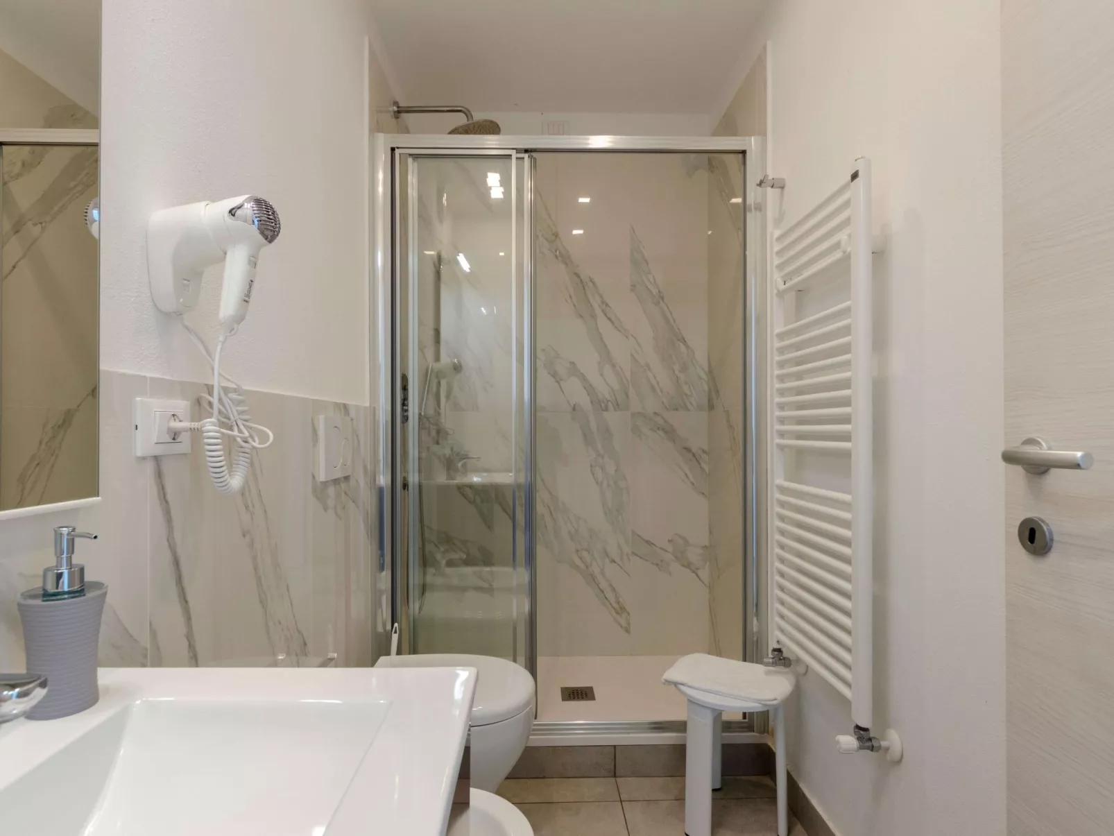 Wohnung mit Meerblick und privater Garage - Image-tags.info