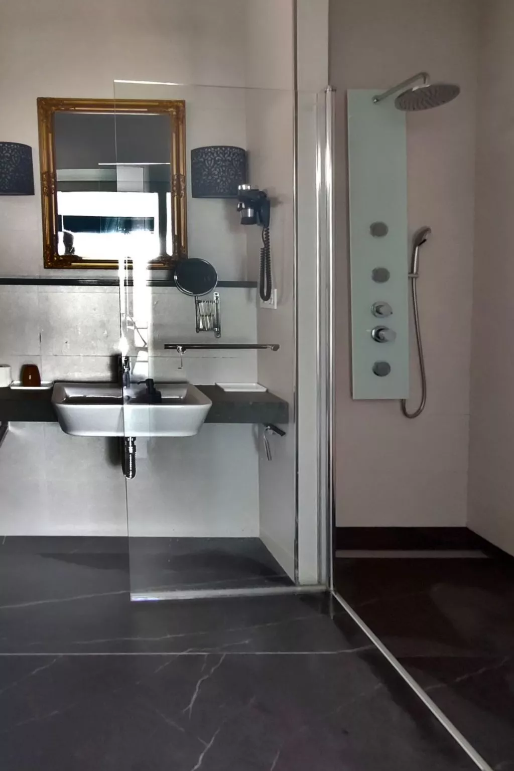 Atemberaubende Villa mit passender Aussicht - Image-tags.info