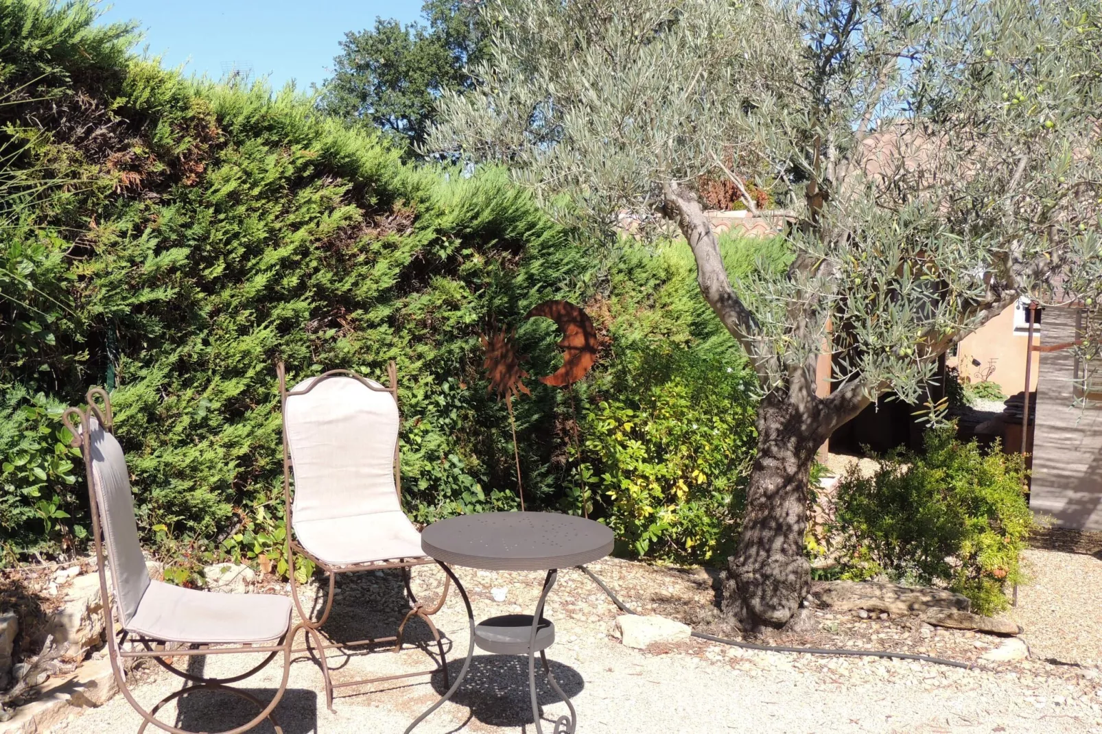LE BASTIDON-Gardens in summer
