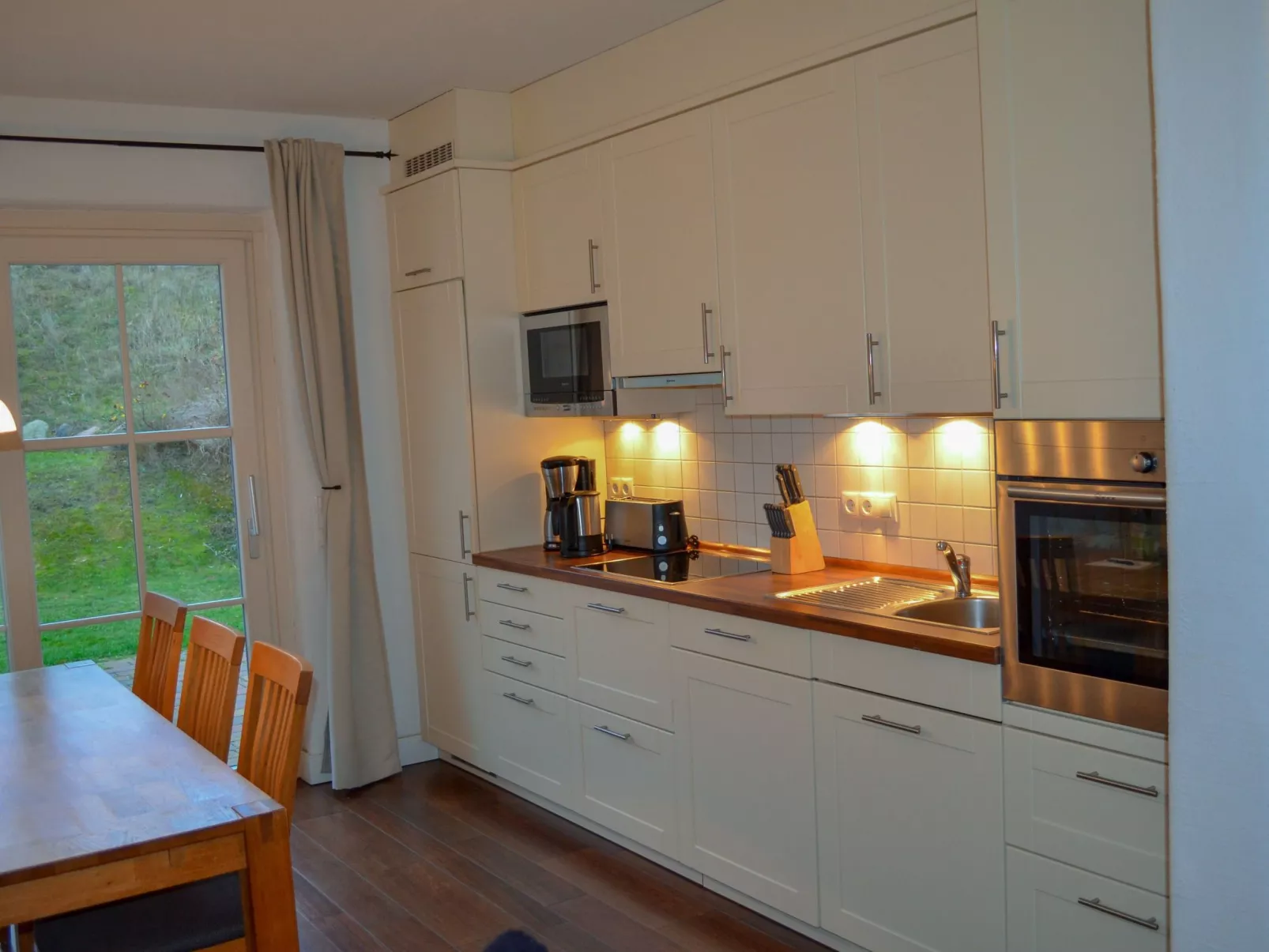 TRADITIONELLES REETDACHHAUS MIT SAUNA, KAMINOFEN UND PRIVATEM WASSERZUGANG - Image-tags.info