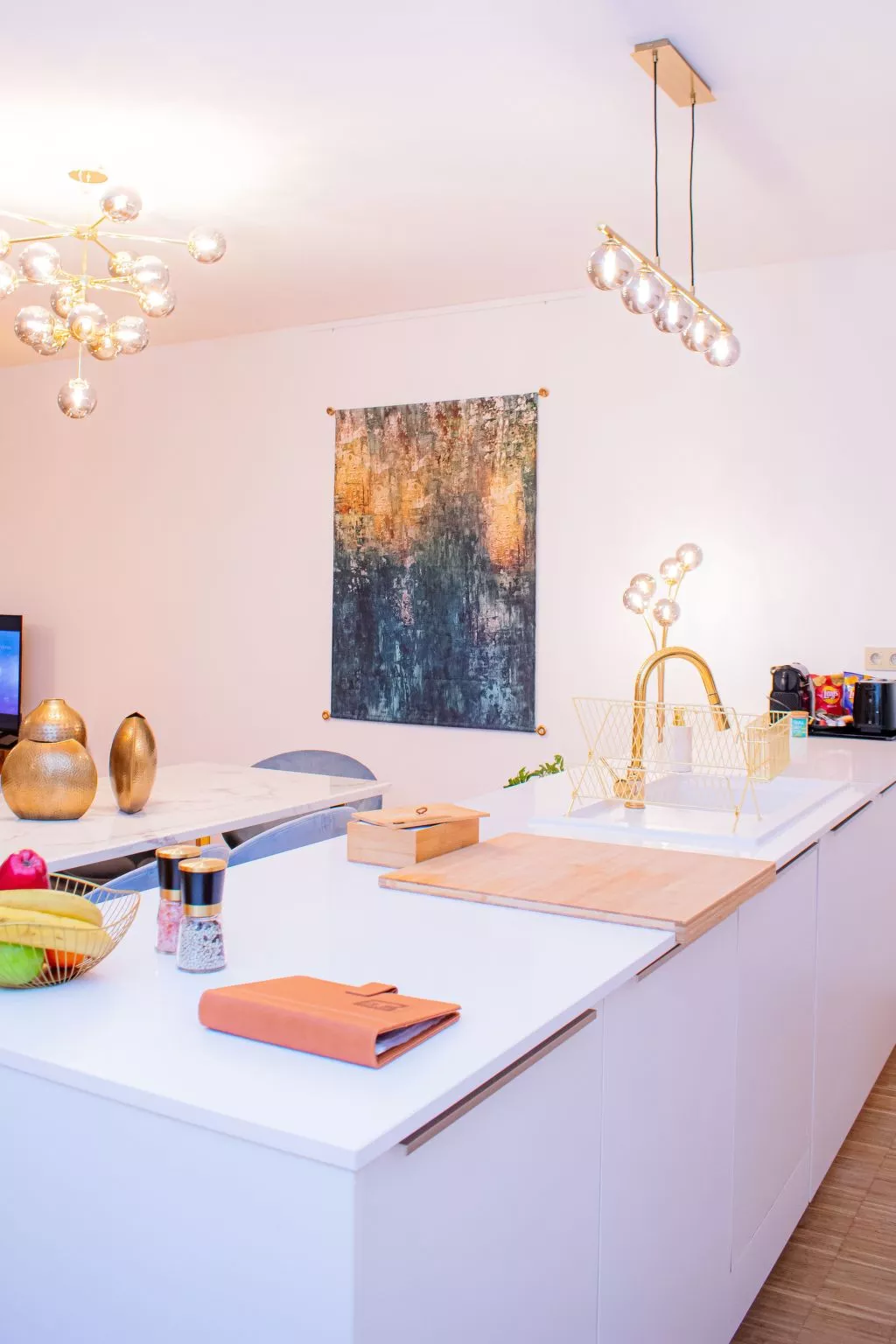 "Chic City Escape 2B" - Image-tags.info