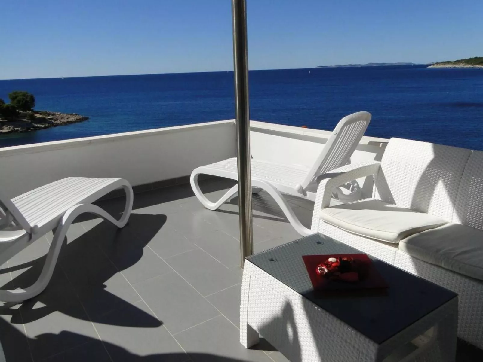 "Perla 3" mit Blick auf das Wasser - Image-tags.info