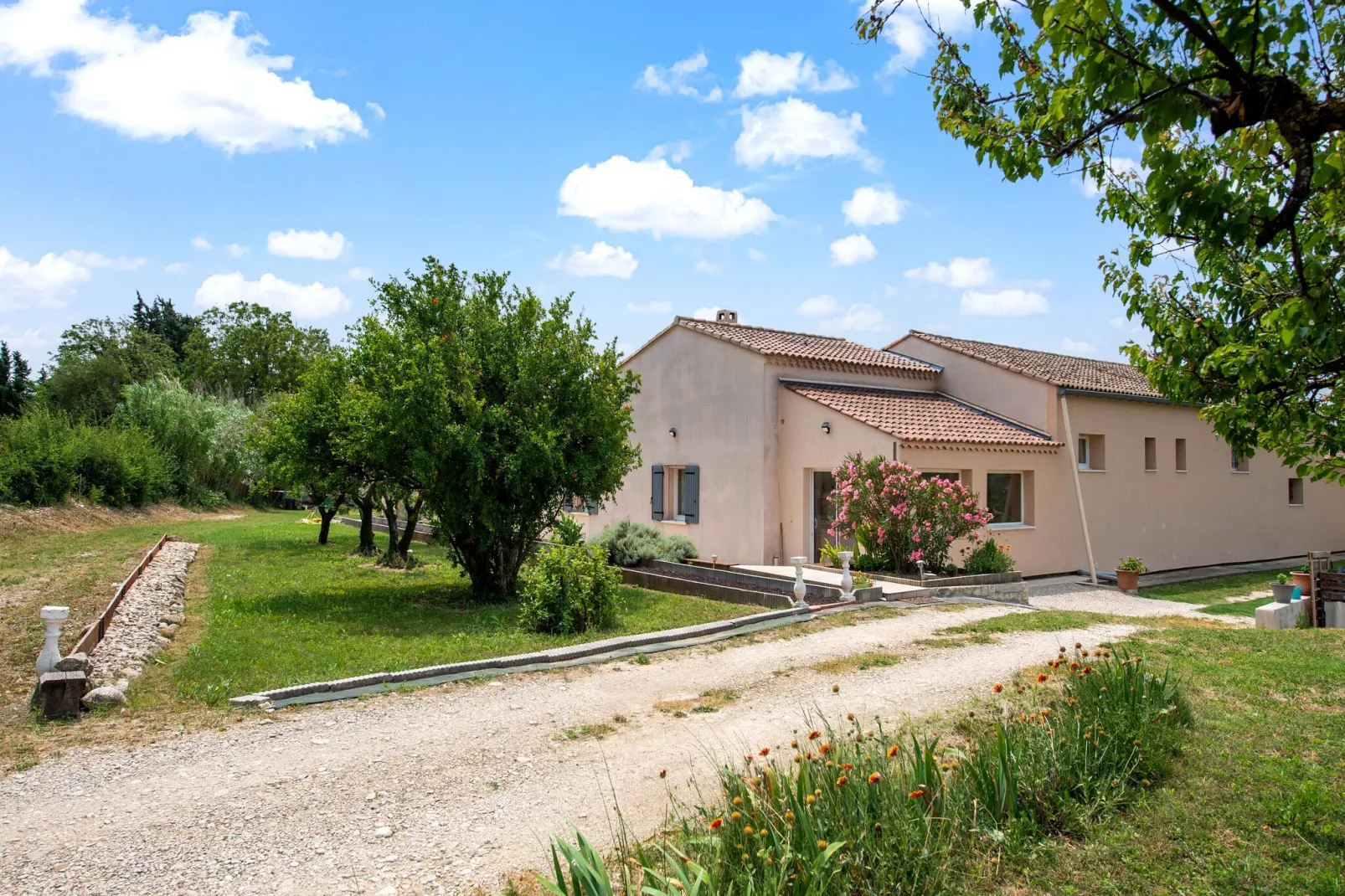 Maison Saint Victor-Exterior summer