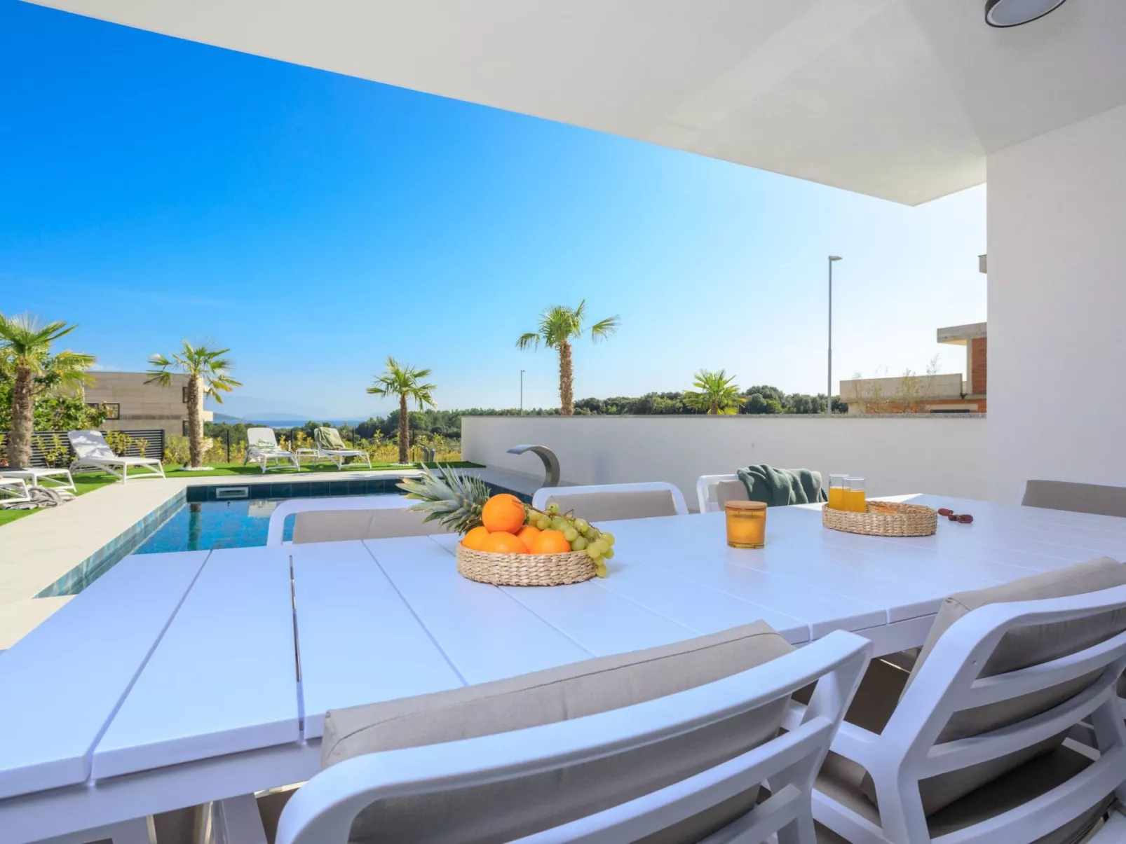 Neue moderne Villa mit Pool in der Nähe von dem - Image-tags.info