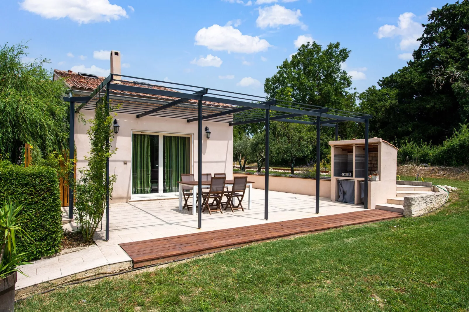 Maison Saint Victor-Exterior summer