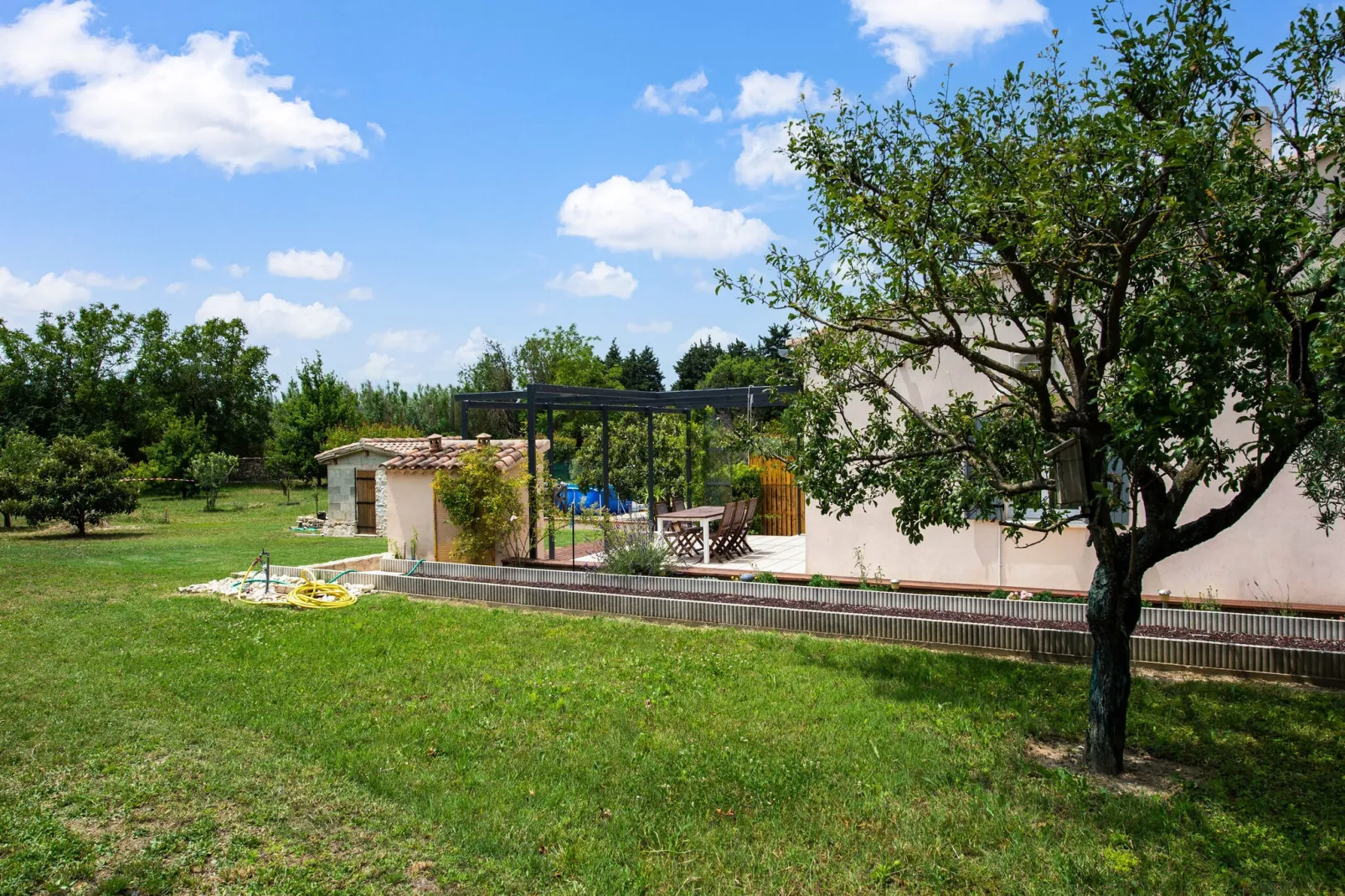 Maison Saint Victor-Gardens summer