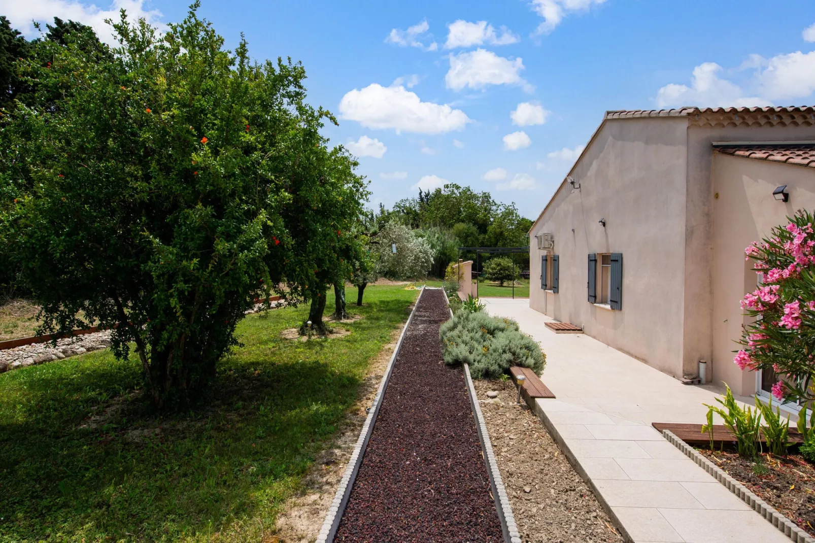 Maison Saint Victor-View summer