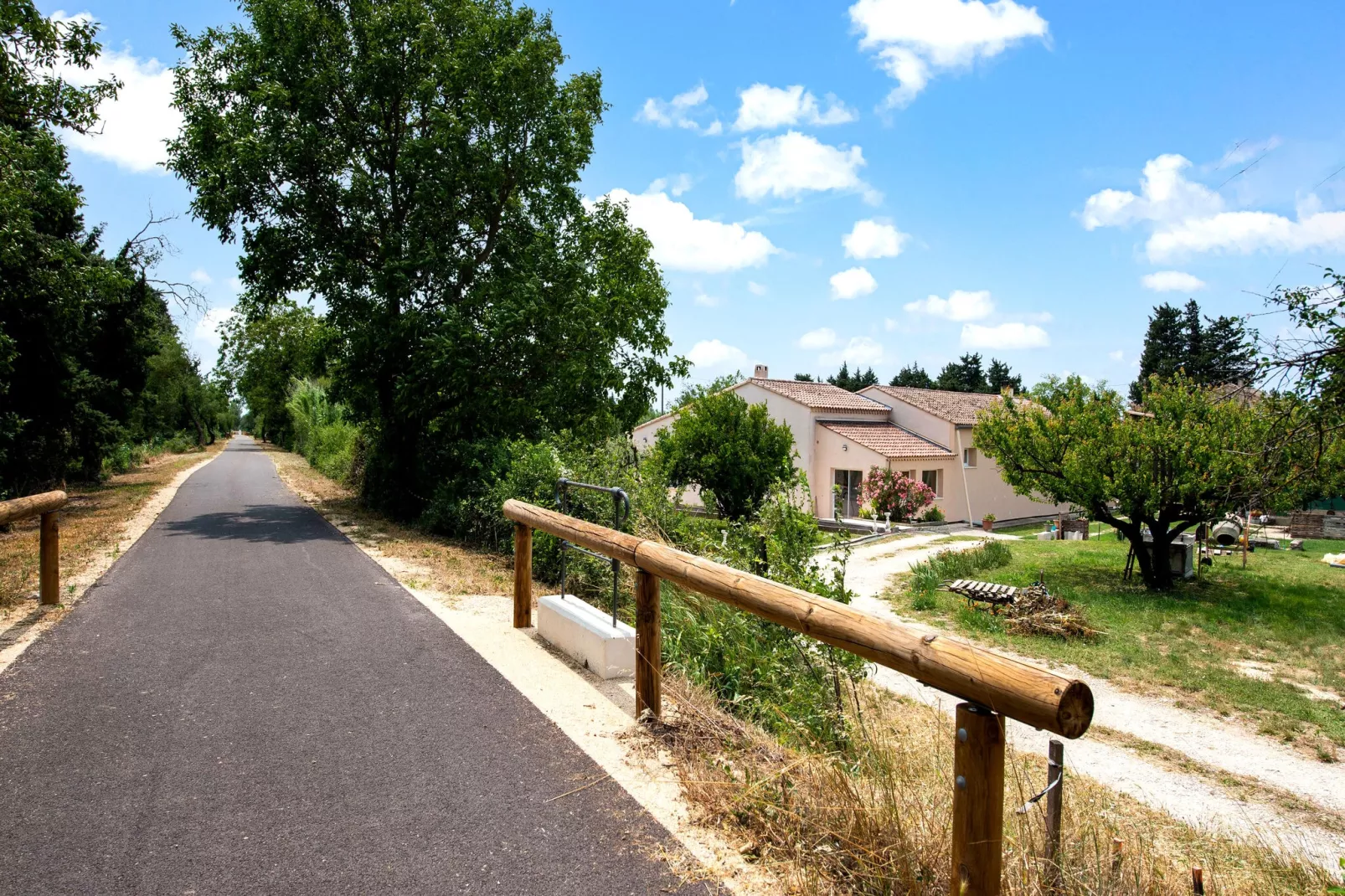 Maison Saint Victor-Areas summer 1km