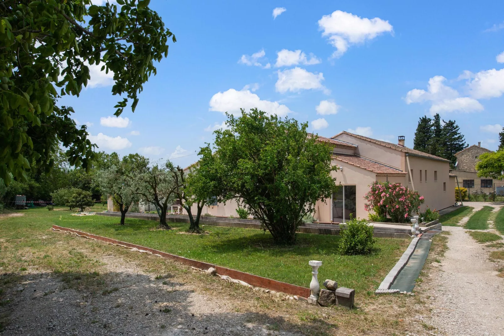 Maison Saint Victor-Areas summer 1km