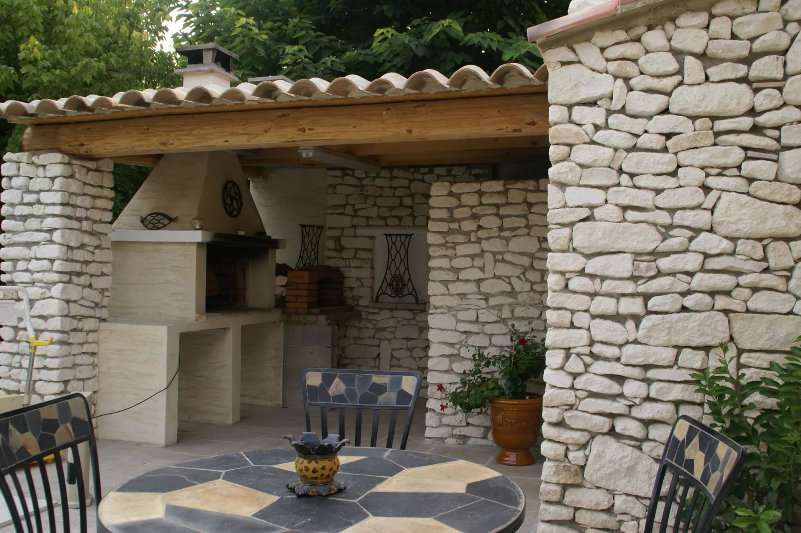 Maison de vacances Le Thor-Gardens summer