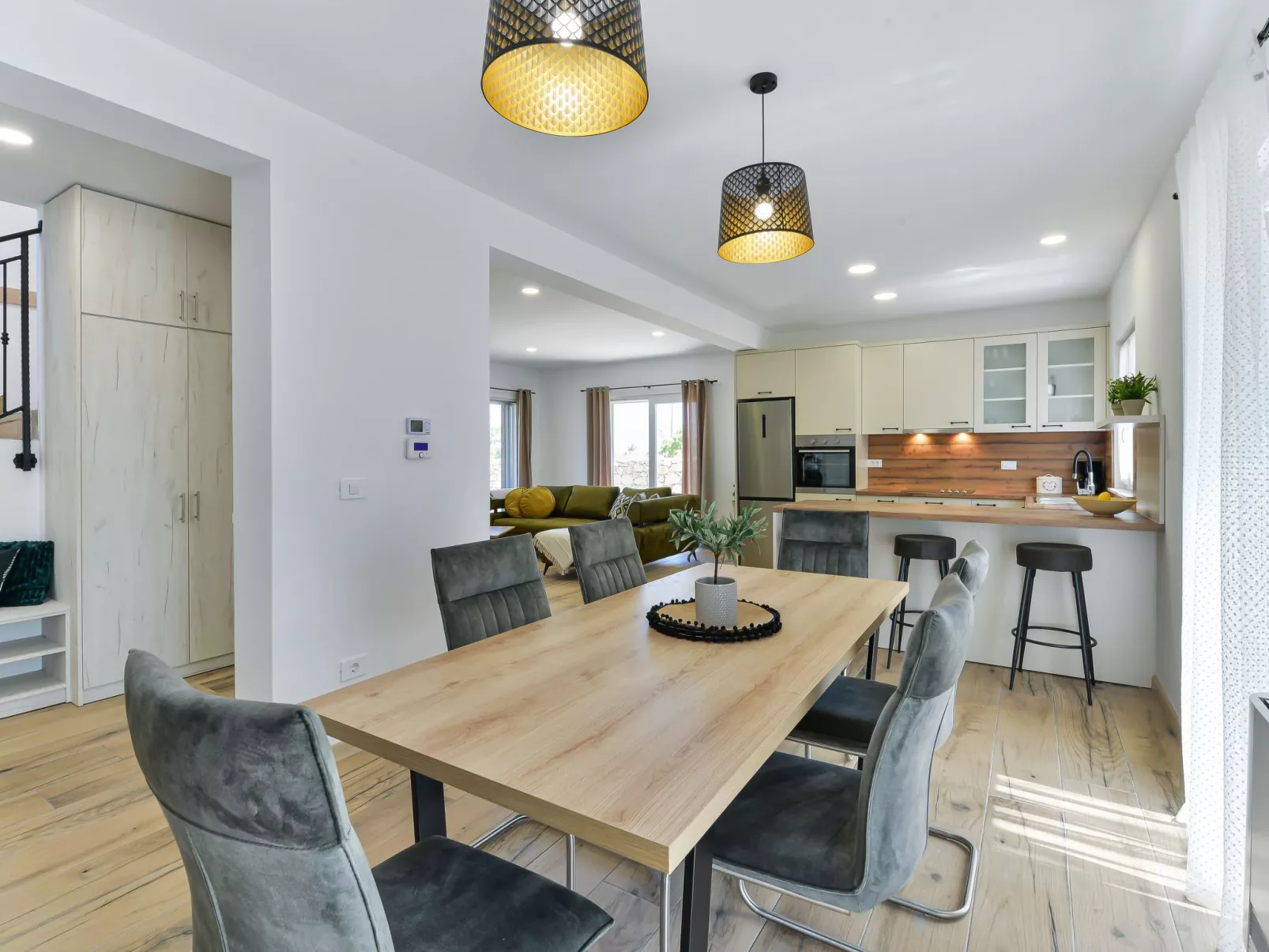 Neue Luxusvilla mit Schwimmbad, Sauna - Image-tags.info