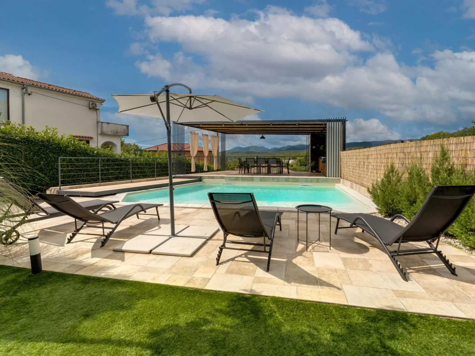 Ferienvilla mit Pool, ruhige Aria - Image-tags.info