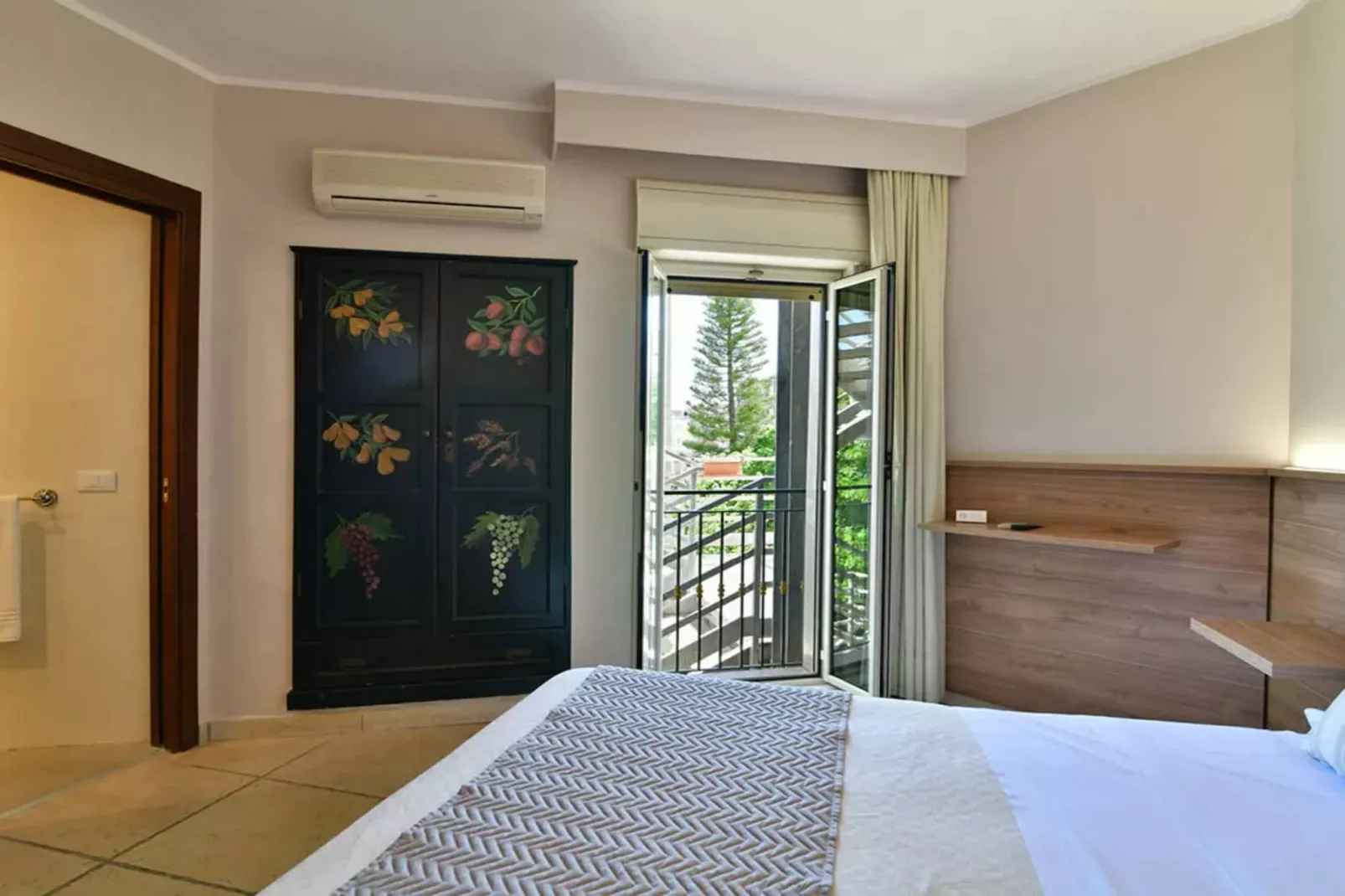 APARTMENTS VILLA LINDA - Bilo 2 Pax Classic Balcony - B2C B3C B4C - Bedroom