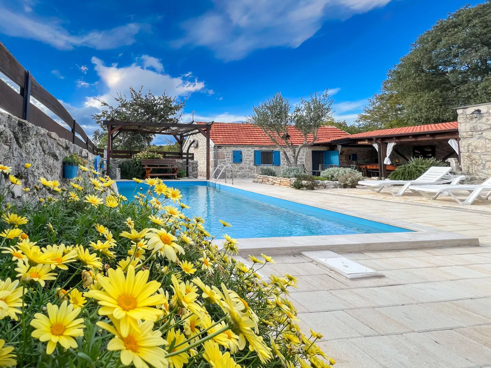 Didini dvori - Outside