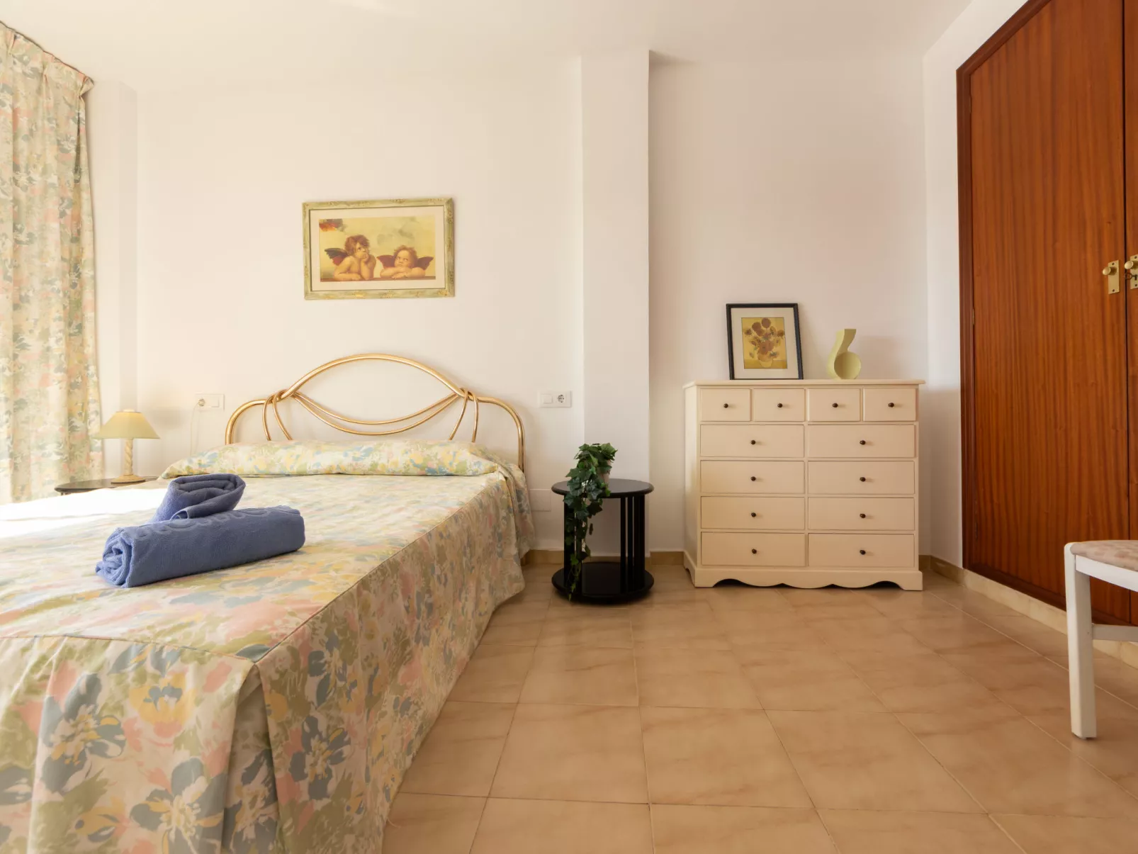 Bahia Dorada - Inside