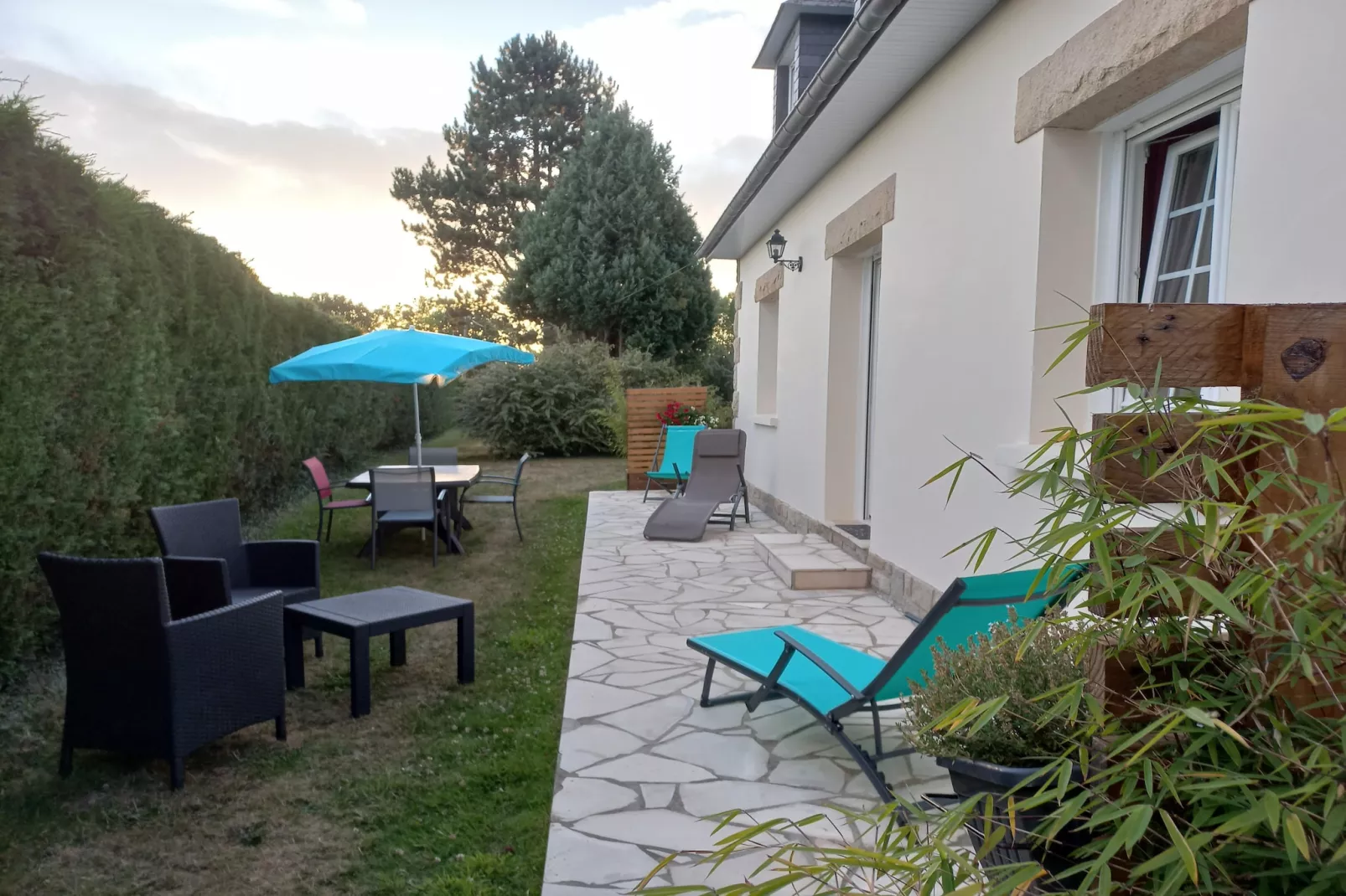 Maison de vacances Henansal-Gardens in summer