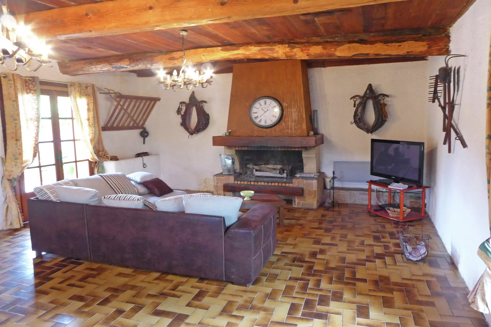 VILLA - FELINES MINERVOIS-Salon