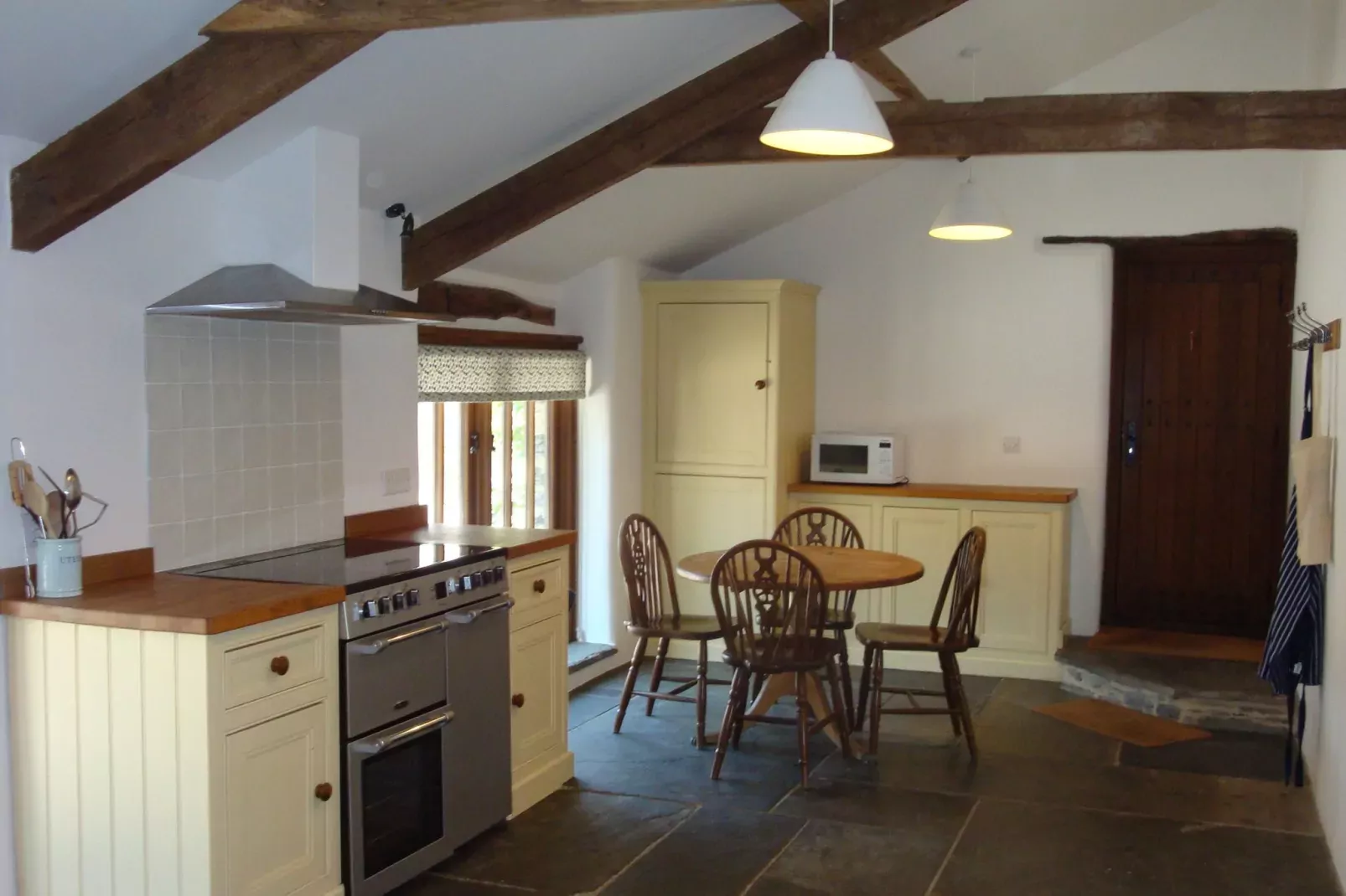 Giles 4pax-Kitchen