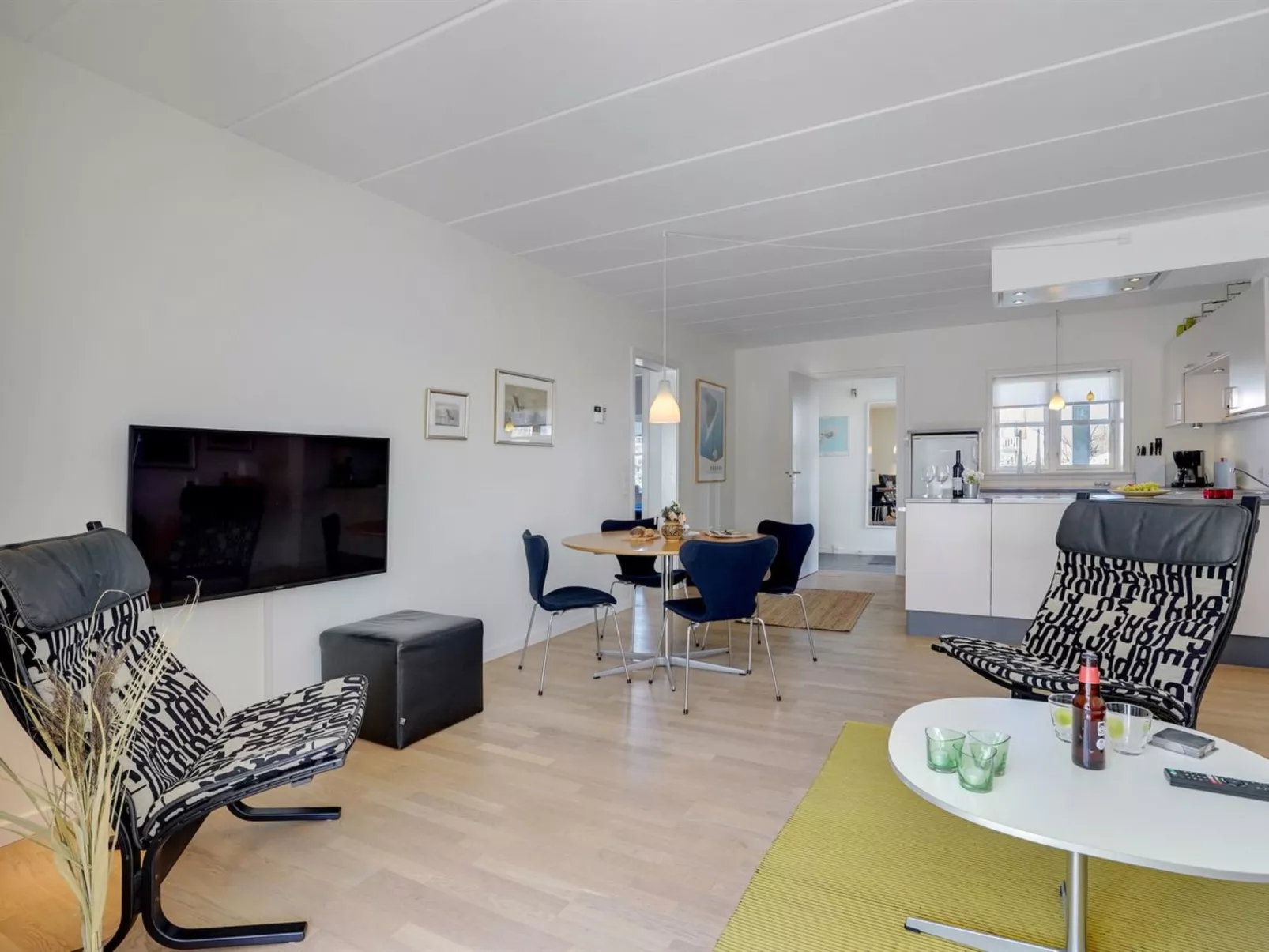 "Shana" - 800m from the sea-Drinnen