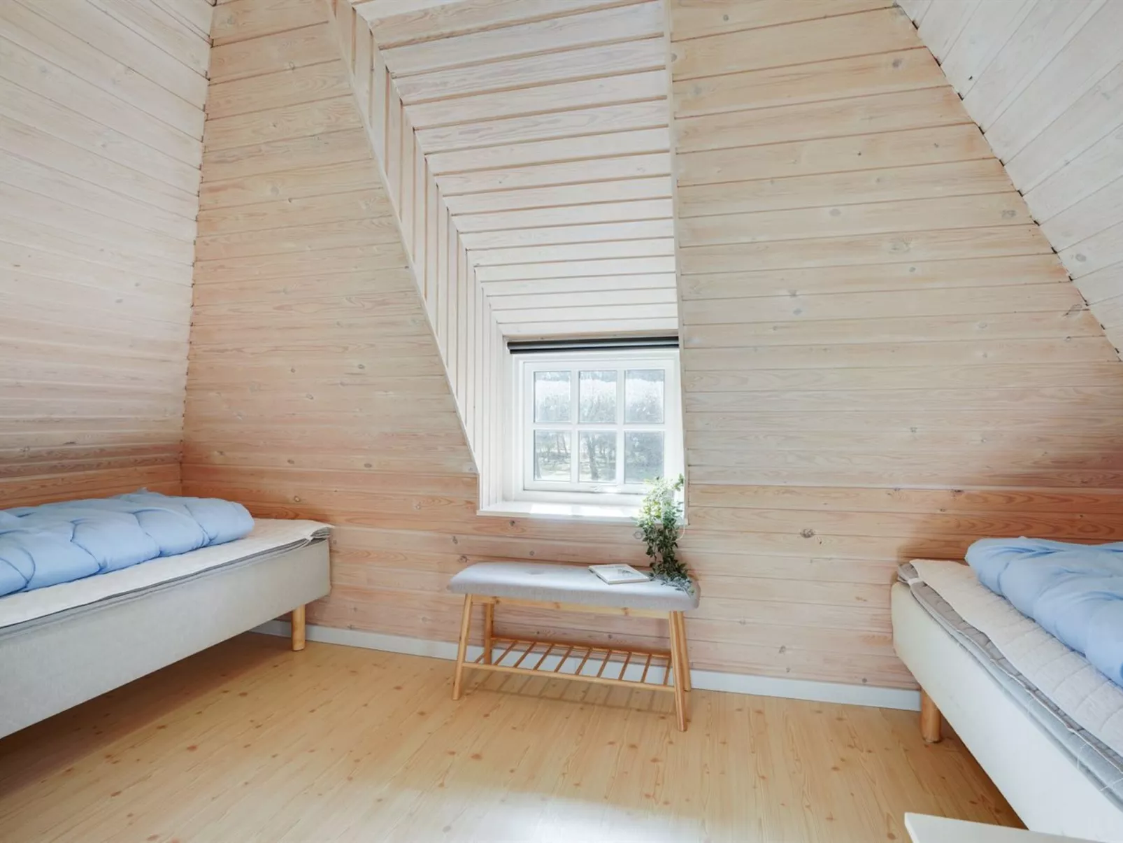 "Gertrudis" - 2km to the fjord-Inside