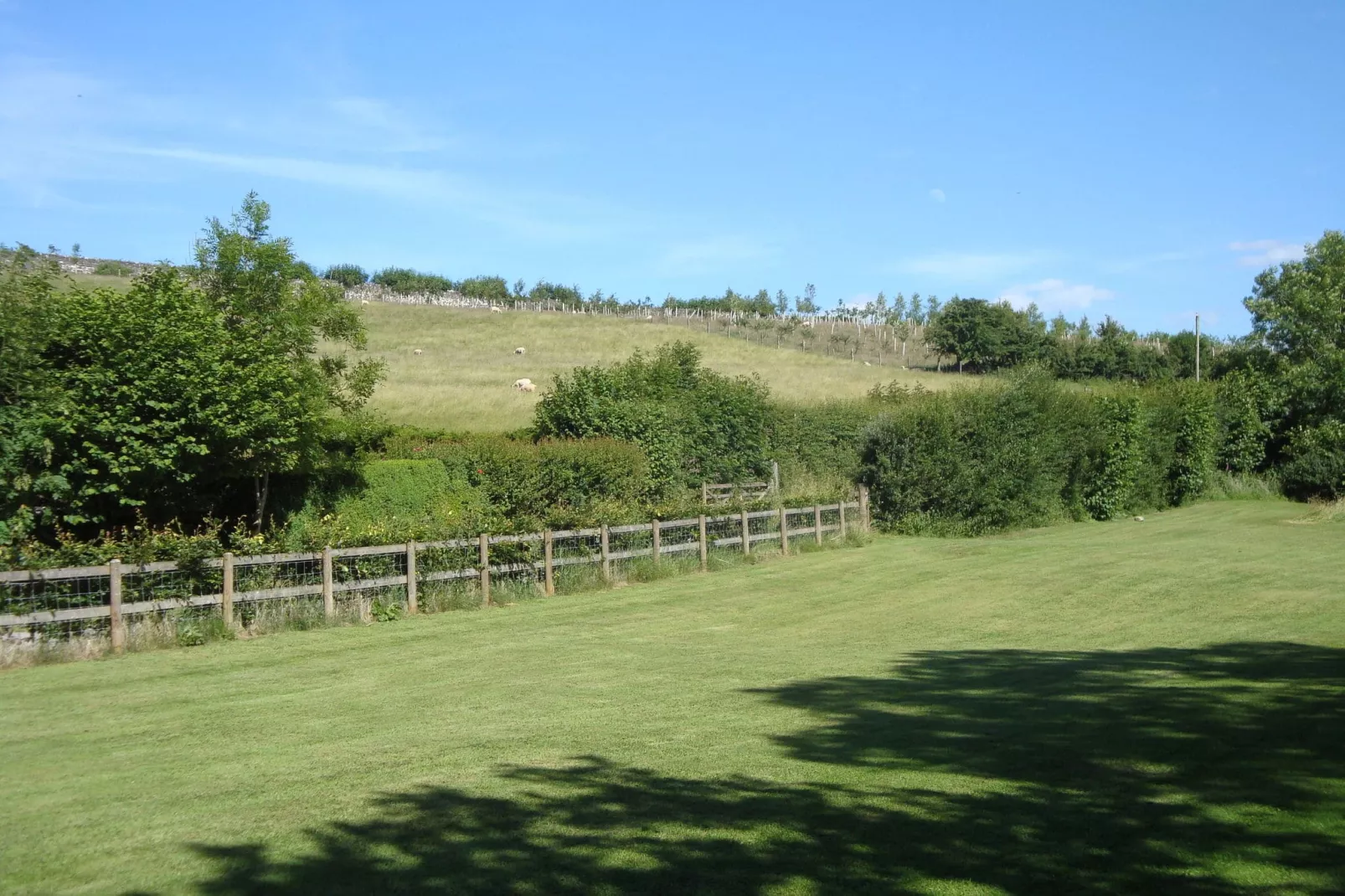 Giles 4pax-Gardens summer