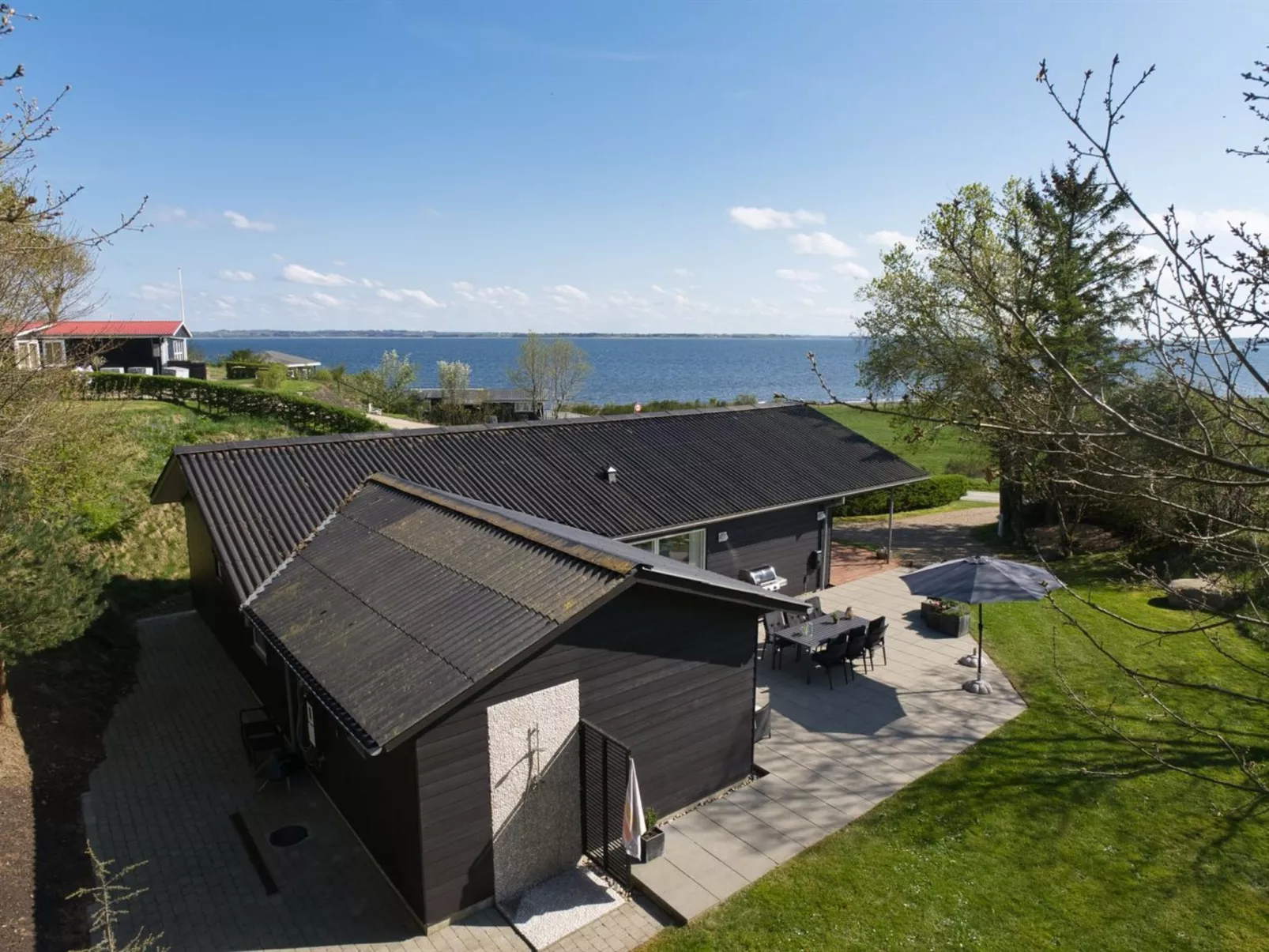 "Elissa" - 50m to the fjord-Outside